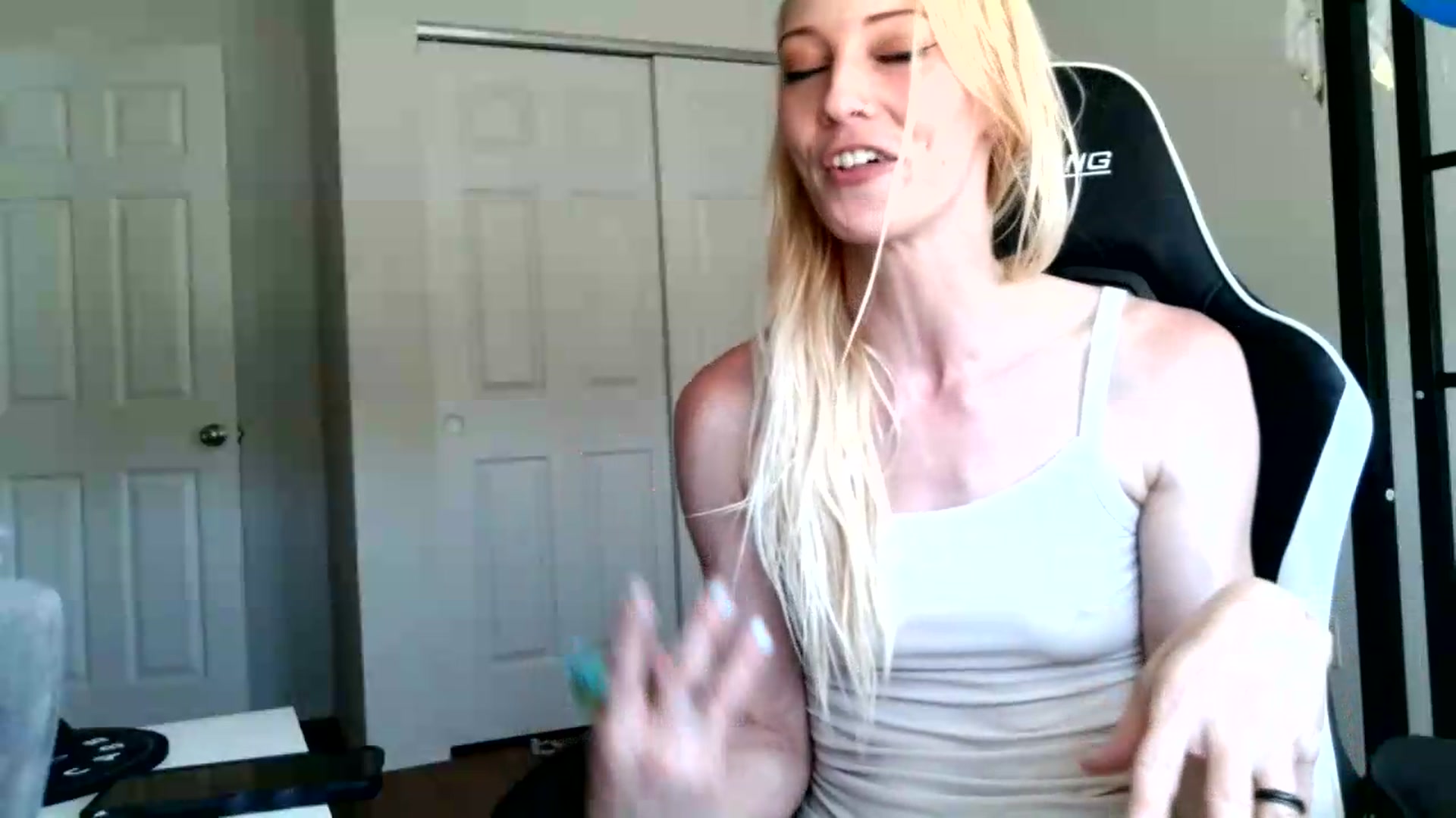 Gallery image thumbnail from Leeleigh1's myfreecams stream on, 07/04/2026, 22:36 image 9 of 20