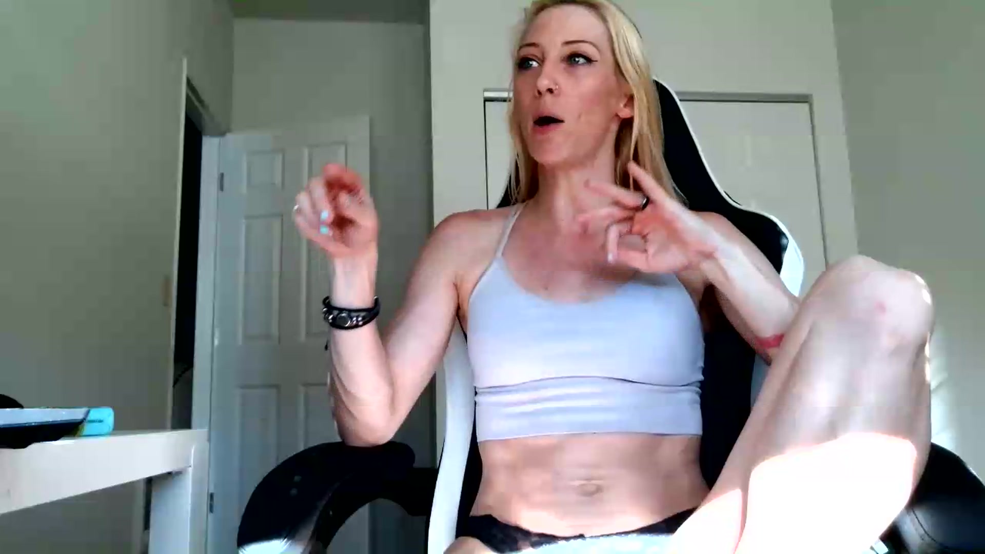 Gallery image thumbnail from Leeleigh1's myfreecams stream on, 07/05/2026, 02:03 image 5 of 20
