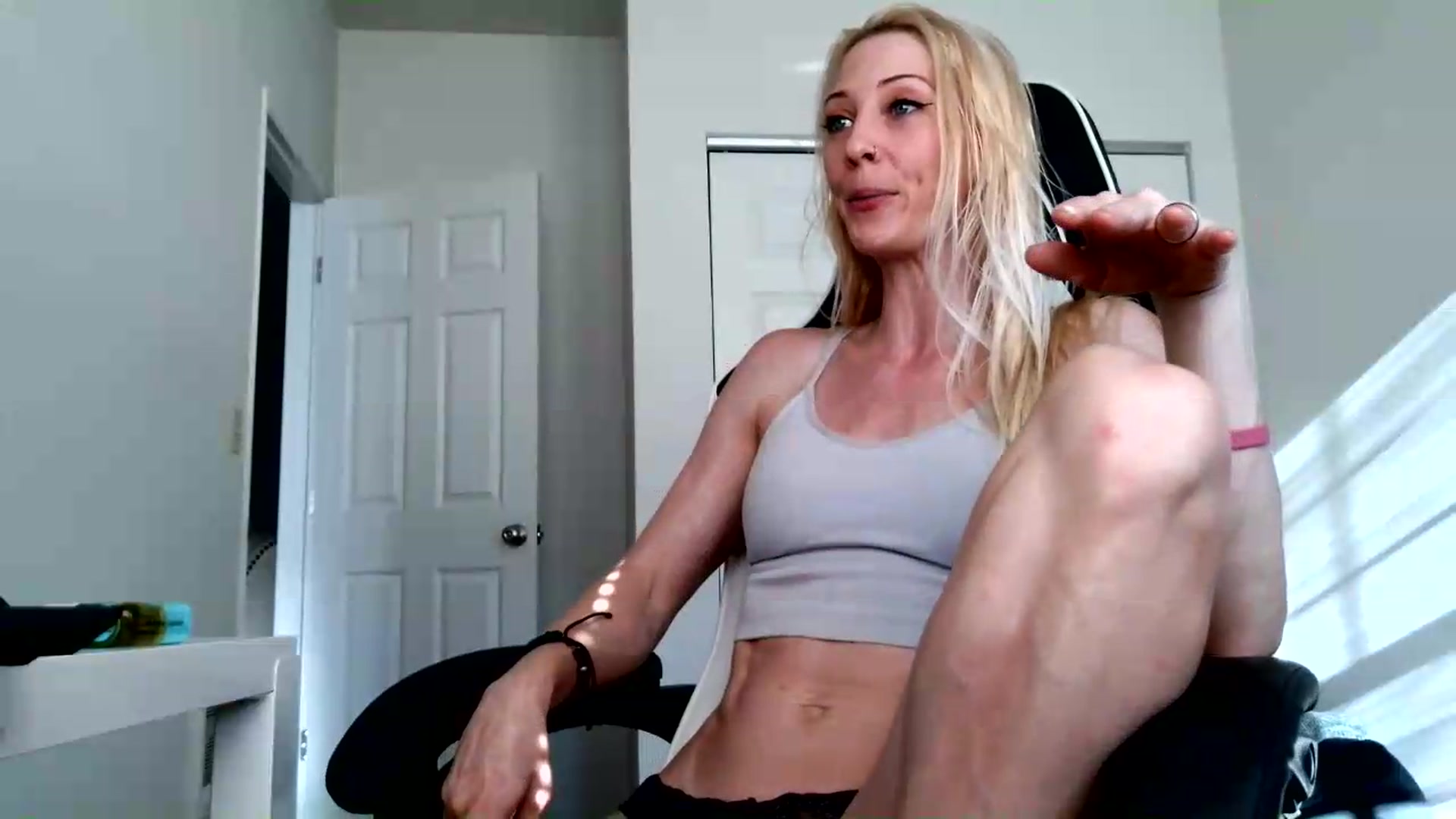 Gallery image thumbnail from Leeleigh1's myfreecams stream on, 07/05/2026, 02:03 image 16 of 20