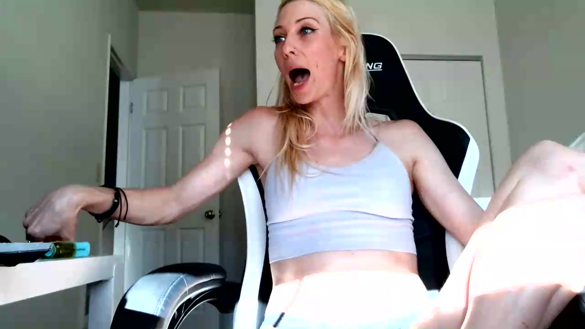 Gallery image thumbnail from Leeleigh1's myfreecams stream on, 07/05/2026, 02:03 image 13 of 20