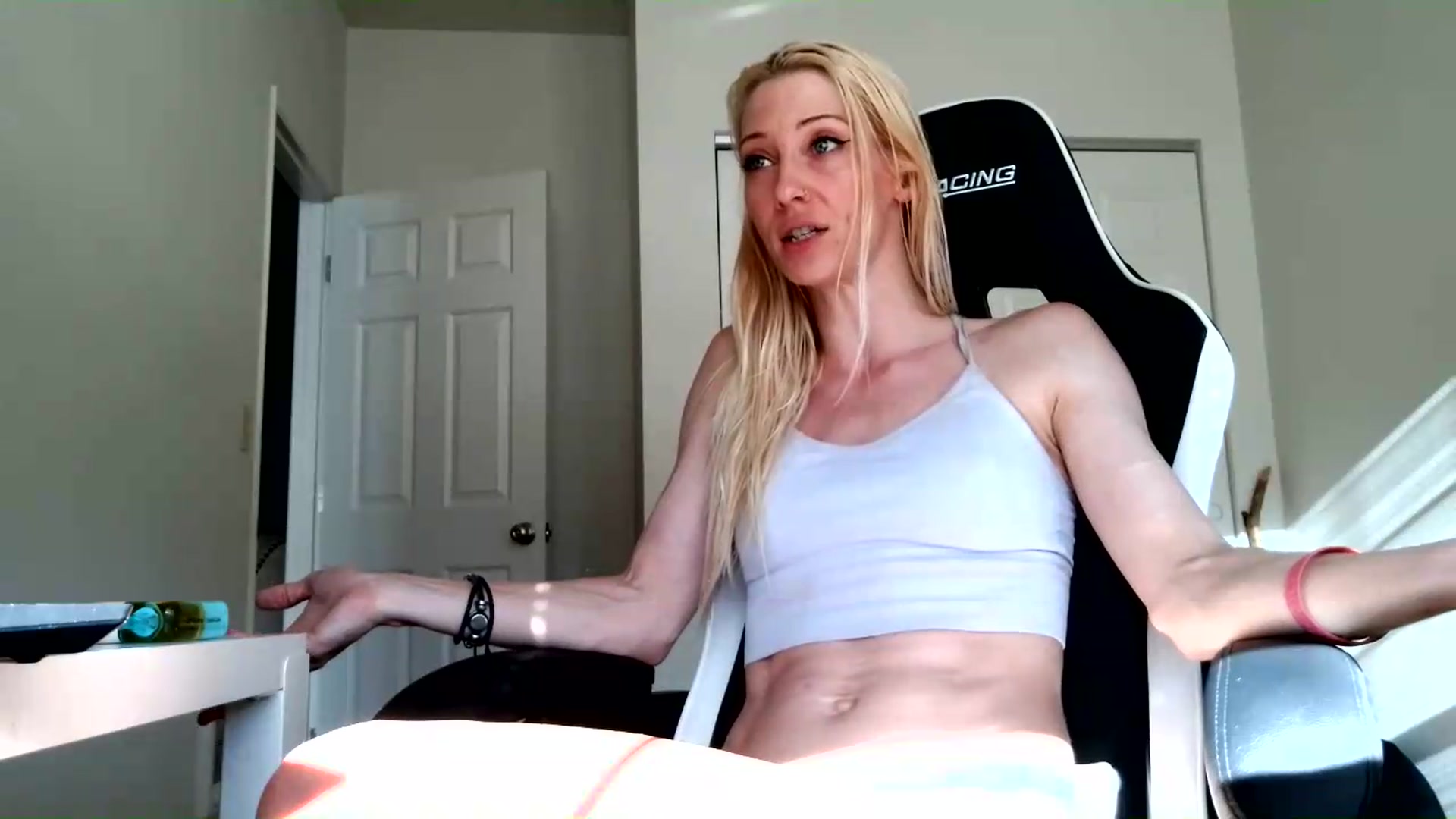 Gallery image thumbnail from Leeleigh1's myfreecams stream on, 07/05/2026, 02:03 image 8 of 20