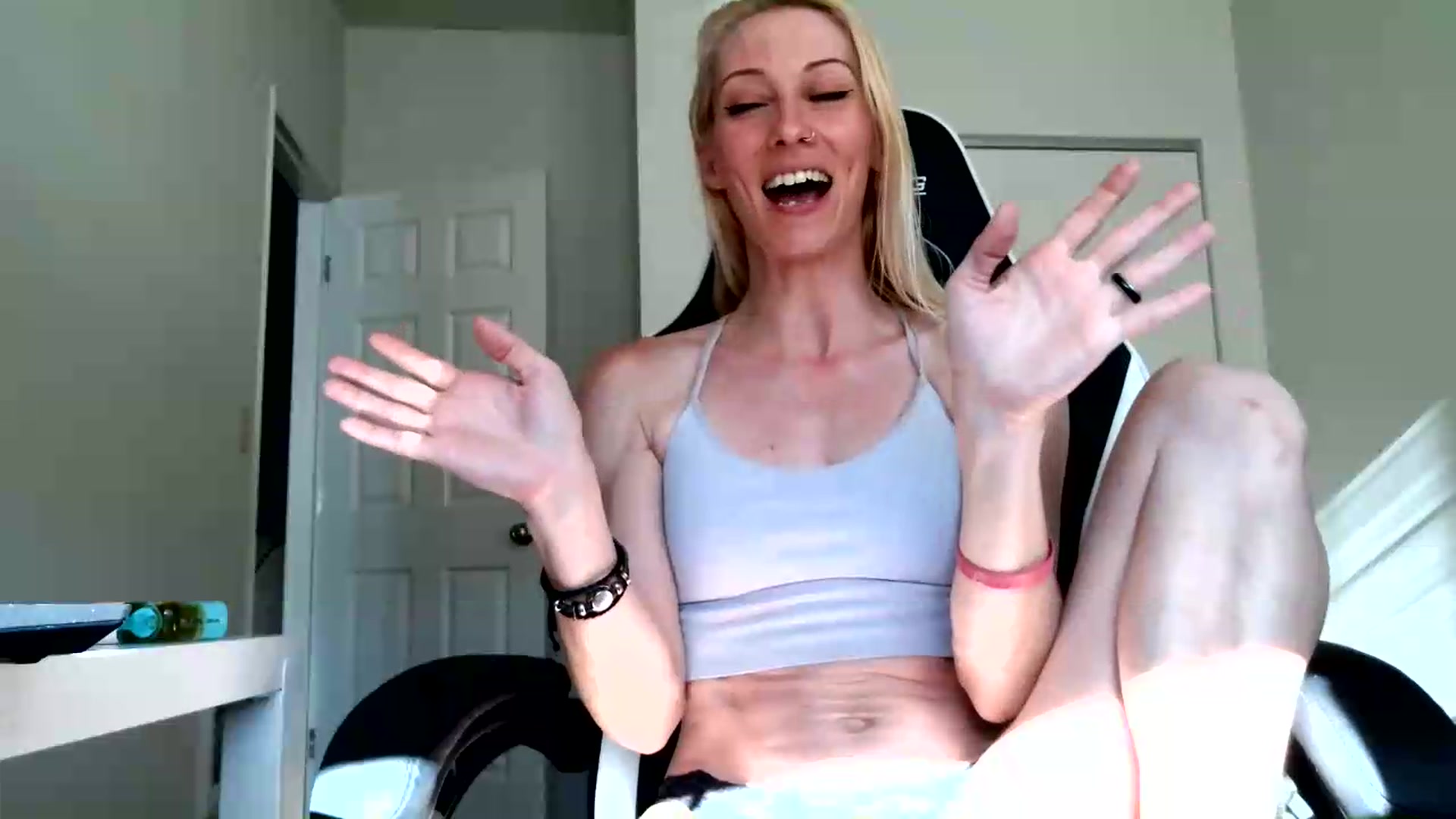 Gallery image thumbnail from Leeleigh1's myfreecams stream on, 07/05/2026, 02:03 image 7 of 20