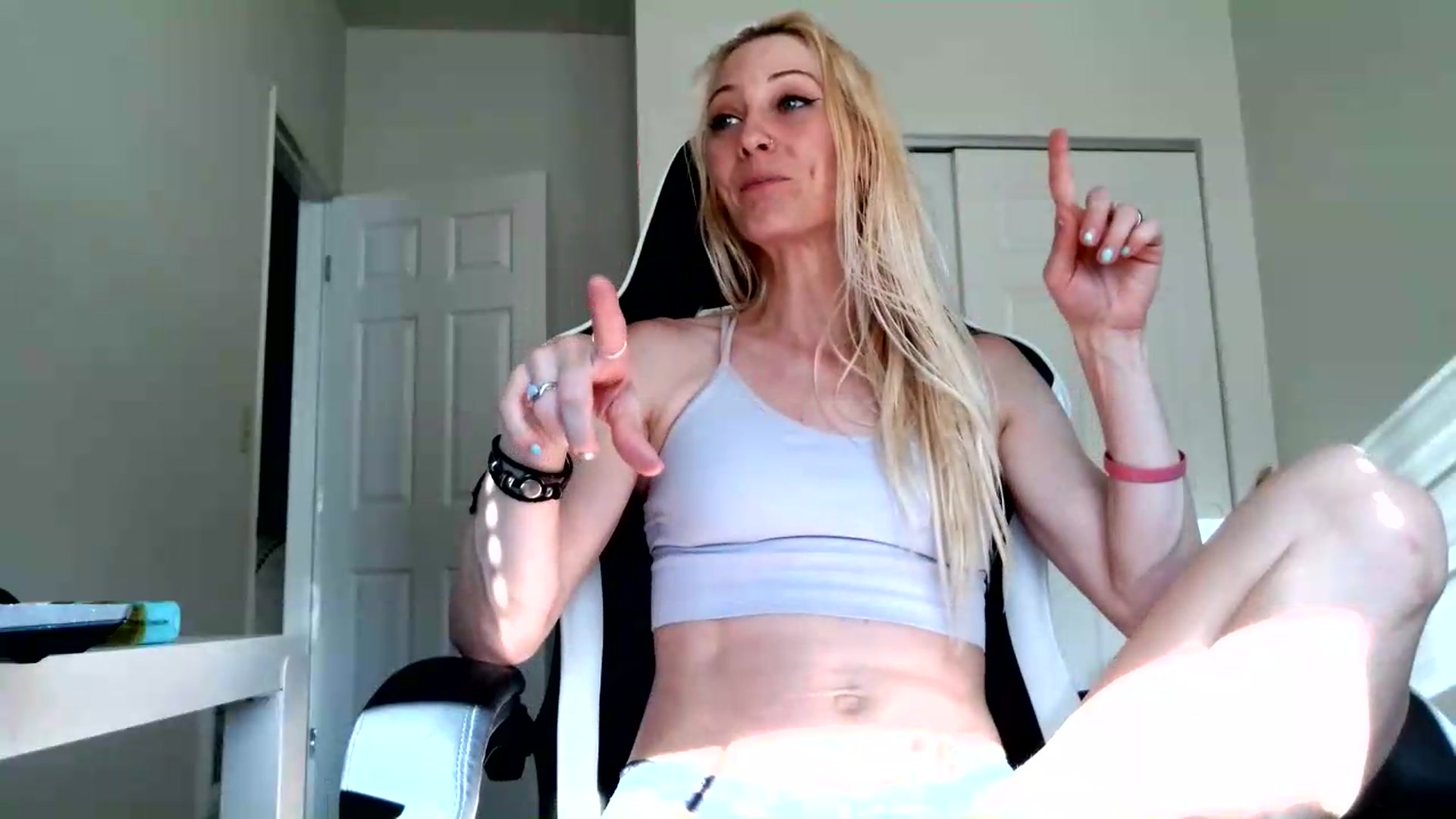 Gallery image thumbnail from Leeleigh1's myfreecams stream on, 07/05/2026, 02:03 image 10 of 20