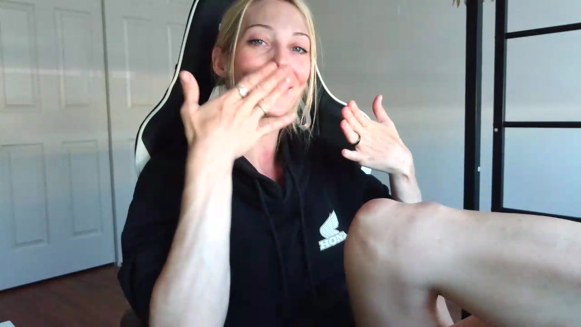Gallery image thumbnail from Leeleigh1's myfreecams stream on, 07/29/2026, 15:59 image 13 of 20