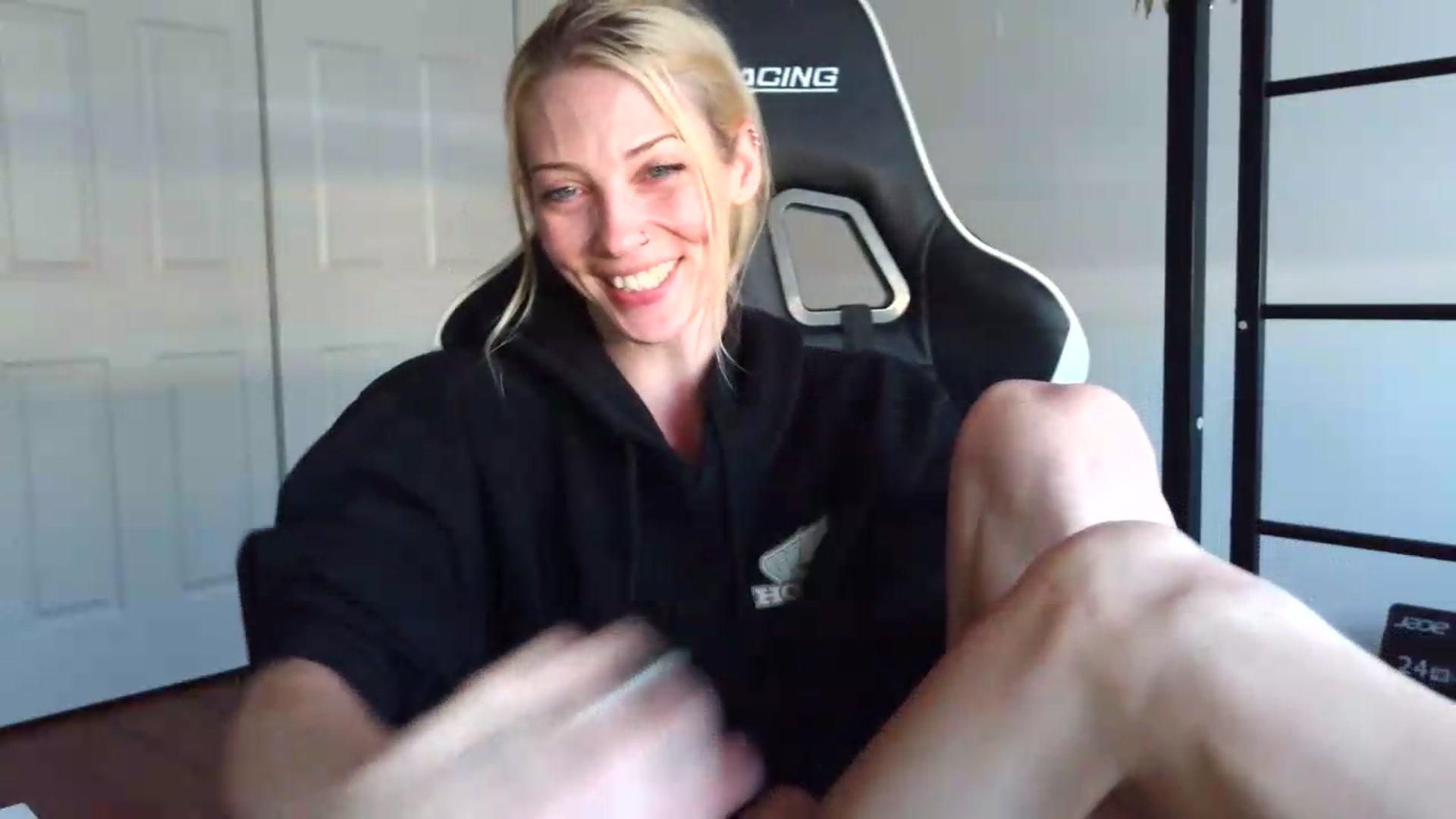 Gallery image thumbnail from Leeleigh1's myfreecams stream on, 07/29/2026, 15:59 image 16 of 20