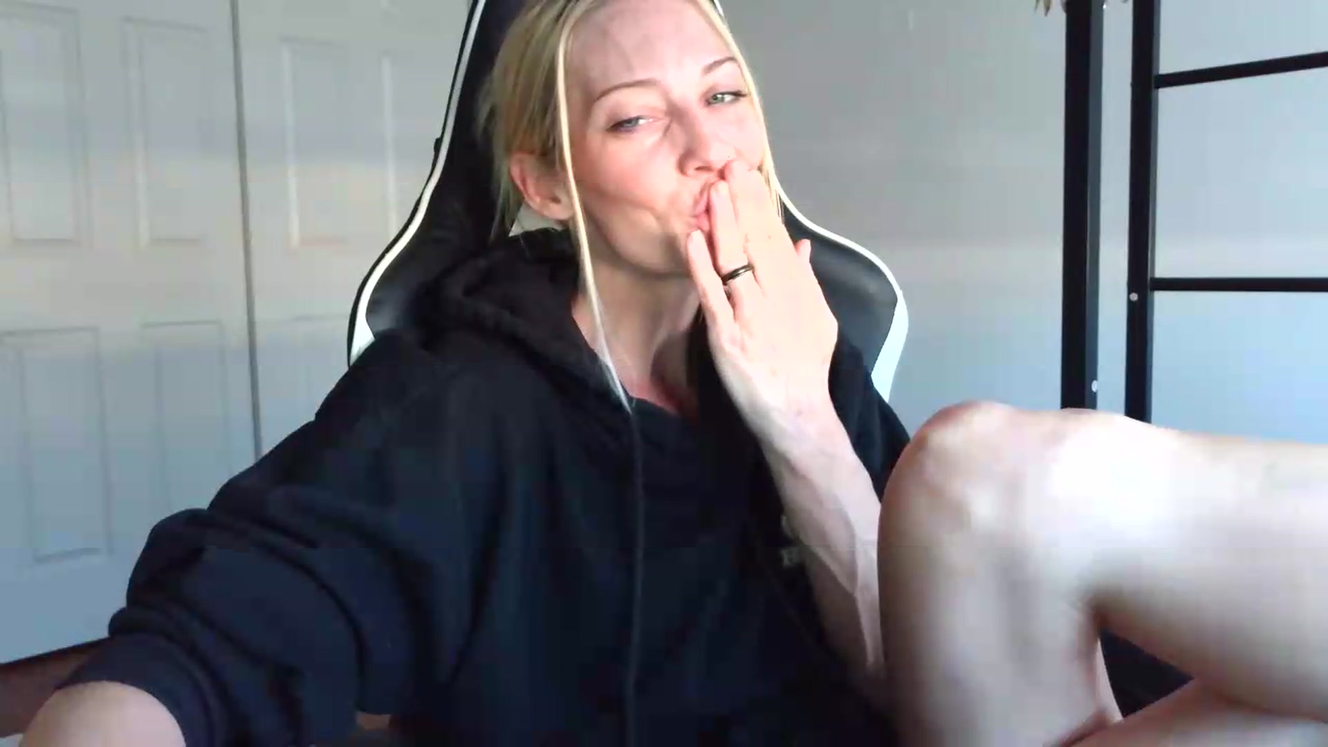 Gallery image thumbnail from Leeleigh1's myfreecams stream on, 07/29/2026, 15:59 image 9 of 20