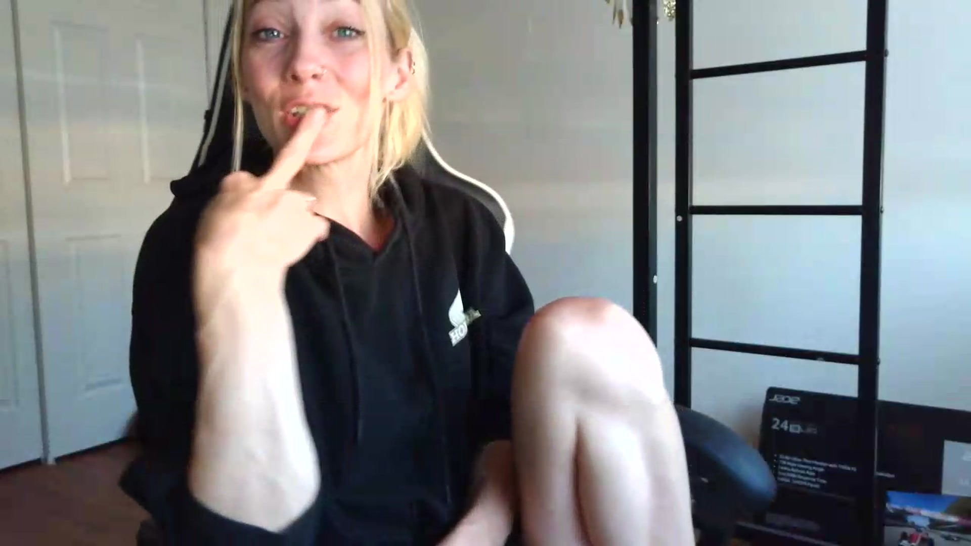 Gallery image thumbnail from Leeleigh1's myfreecams stream on, 07/29/2026, 15:59 image 5 of 20