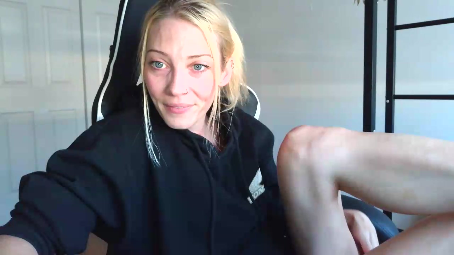 Gallery image thumbnail from Leeleigh1's myfreecams stream on, 07/29/2026, 15:59 image 17 of 20