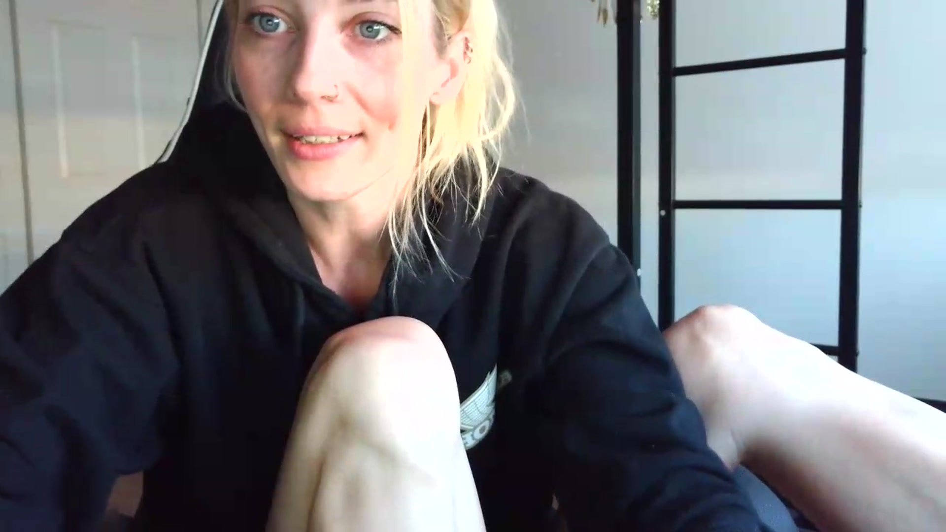 Gallery image thumbnail from Leeleigh1's myfreecams stream on, 07/29/2026, 15:59 image 2 of 20
