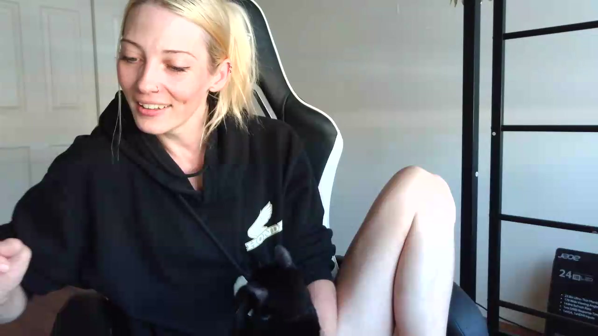 Gallery image thumbnail from Leeleigh1's myfreecams stream on, 07/29/2026, 16:32 image 6 of 20