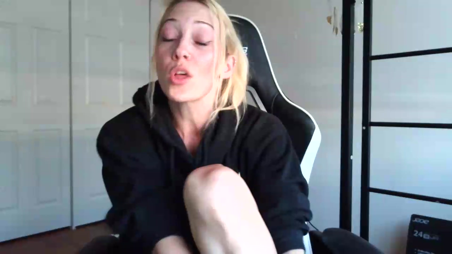 Gallery image thumbnail from Leeleigh1's myfreecams stream on, 07/29/2026, 16:32 image 15 of 20