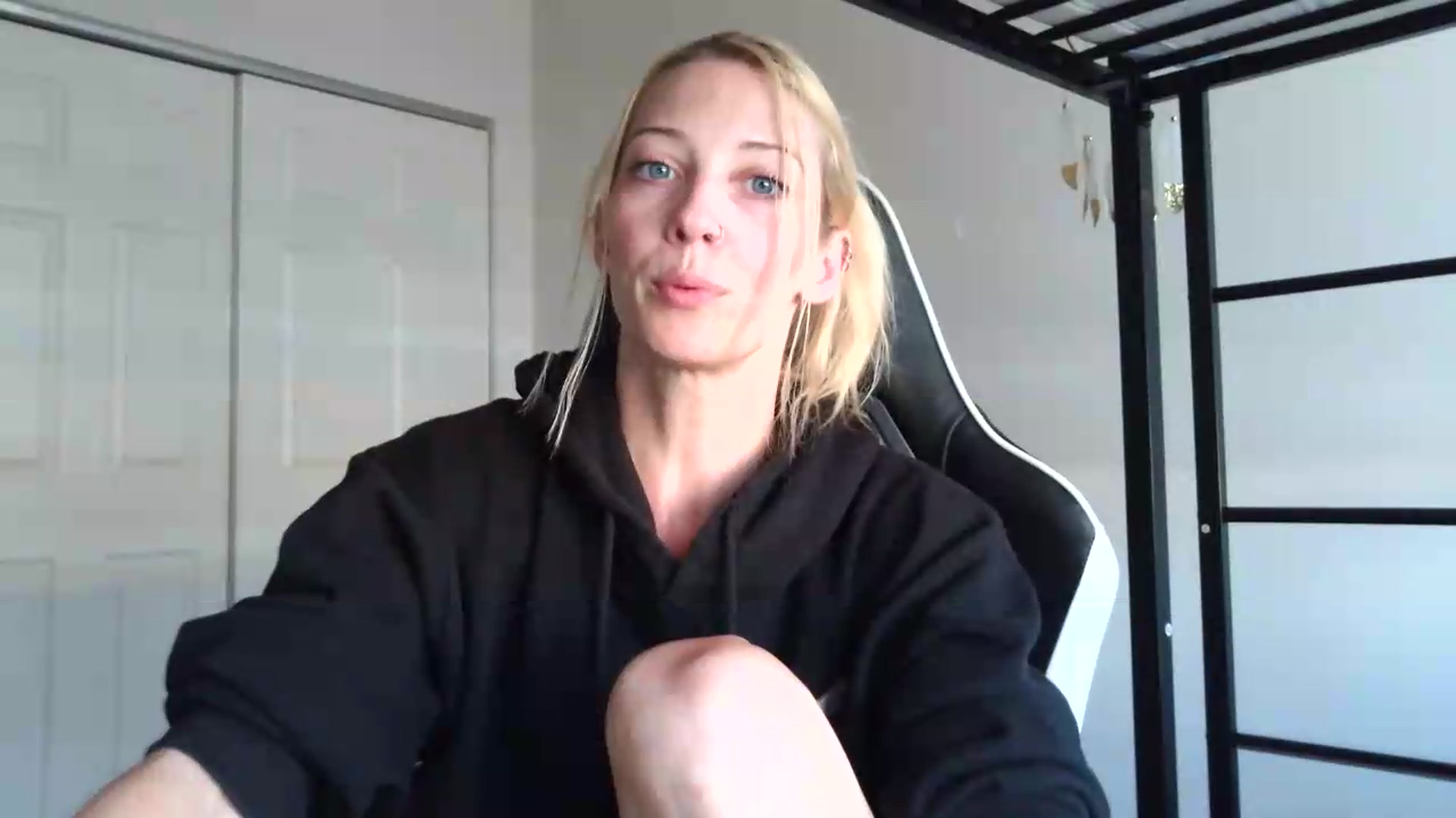 Gallery image thumbnail from Leeleigh1's myfreecams stream on, 07/29/2026, 16:32 image 13 of 20