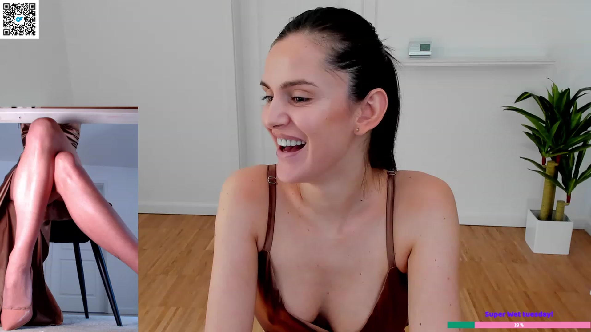 Gallery image thumbnail from LegswAttitude's myfreecams stream on, 04/18/2023, 10:13 image 8 of 20