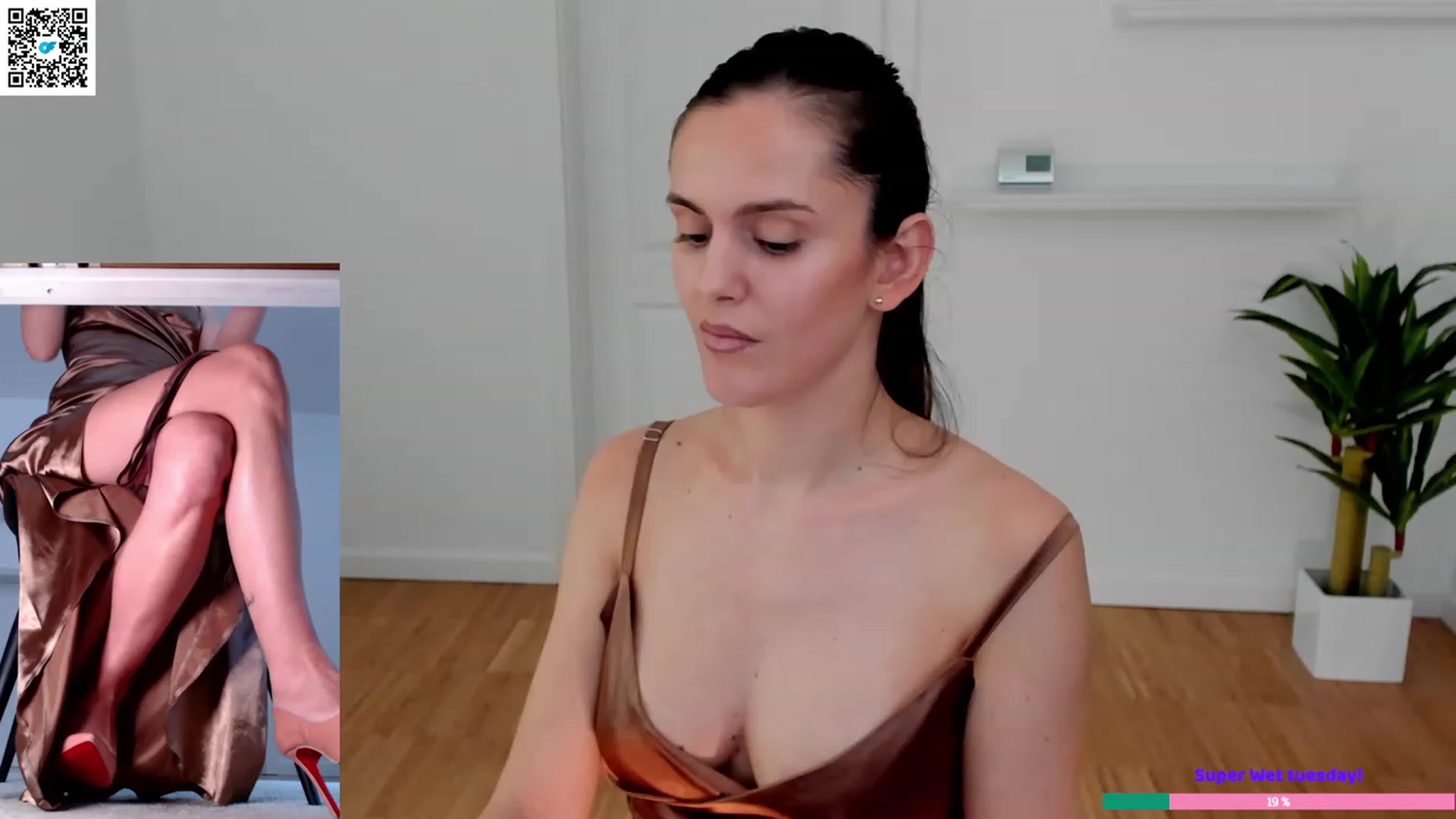 Gallery image thumbnail from LegswAttitude's myfreecams stream on, 04/18/2023, 10:13 image 18 of 20