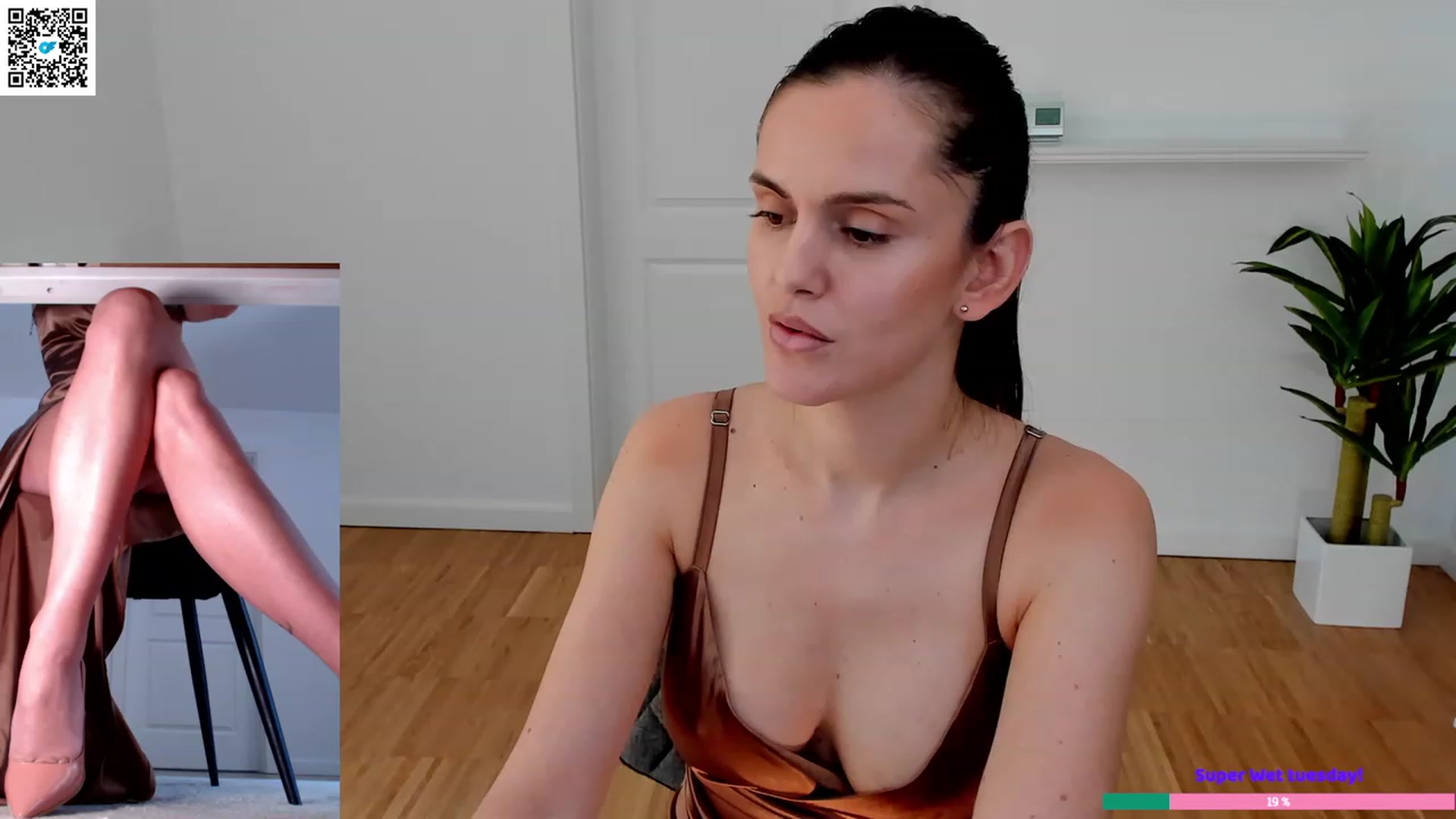 Gallery image thumbnail from LegswAttitude's myfreecams stream on, 04/18/2023, 10:13 image 7 of 20