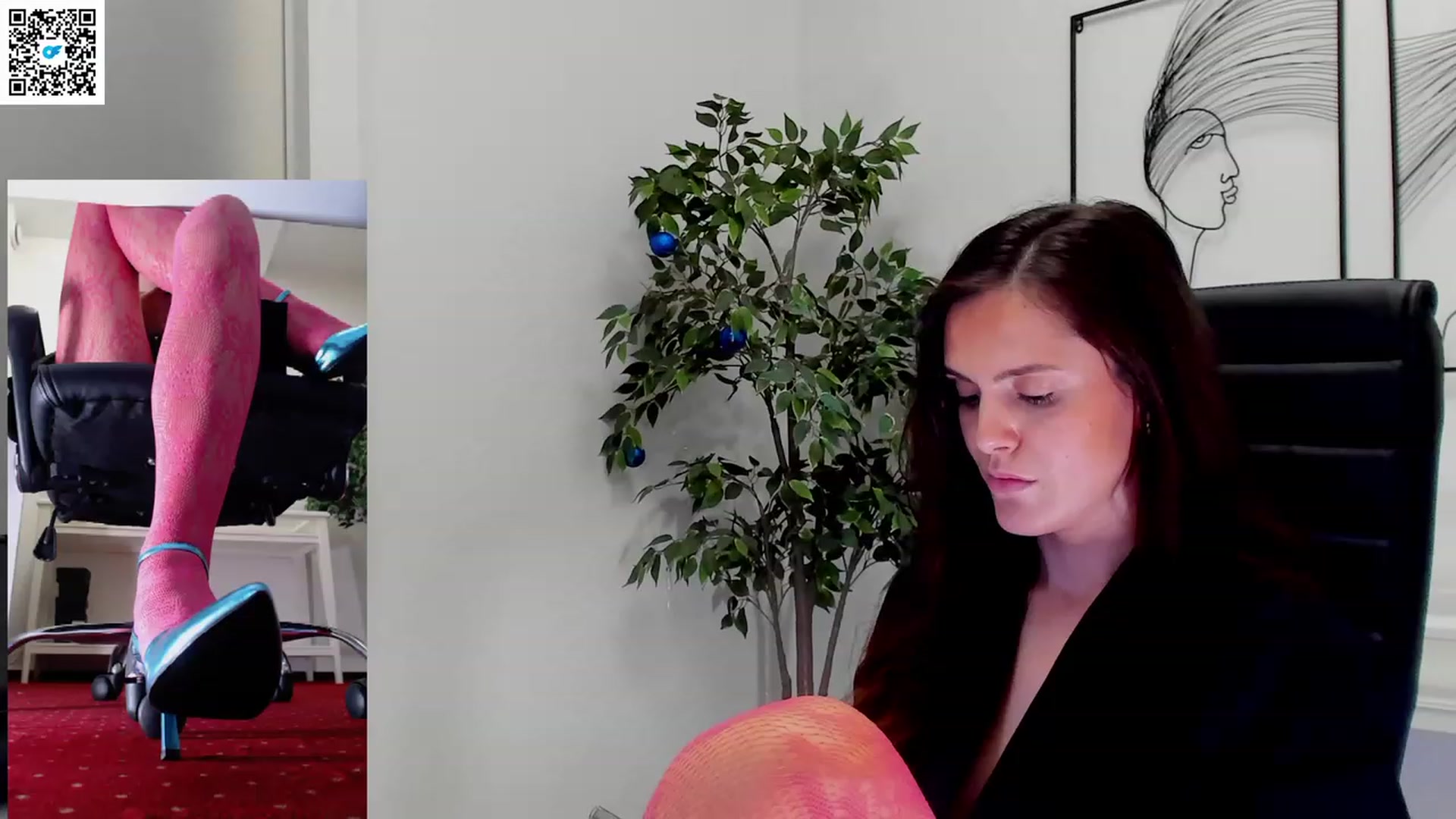 Gallery image thumbnail from LegswAttitude's myfreecams stream on, 04/25/2023, 12:51 image 7 of 20