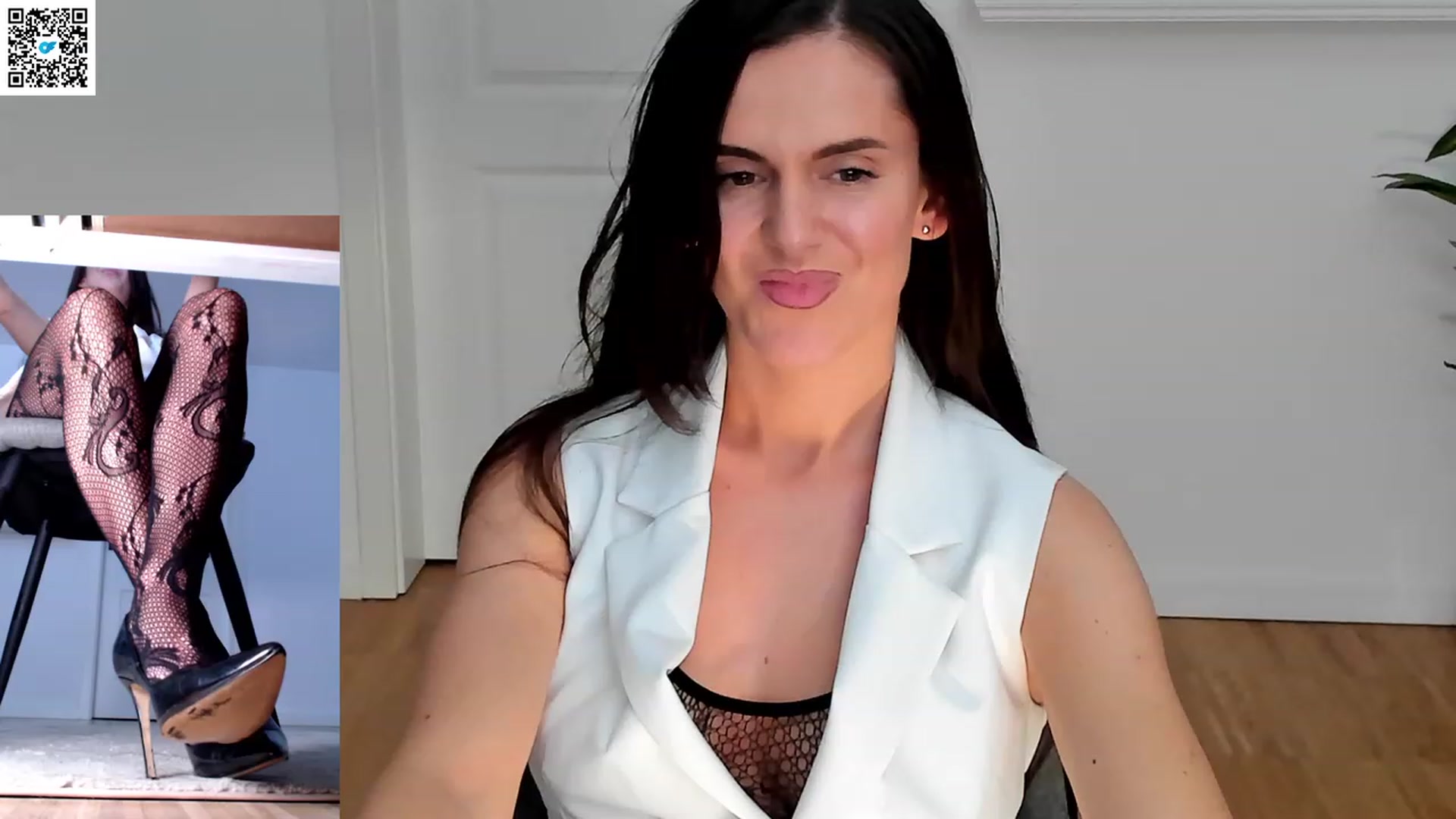 Gallery image thumbnail from LegswAttitude's myfreecams stream on, 04/30/2023, 18:18 image 19 of 20
