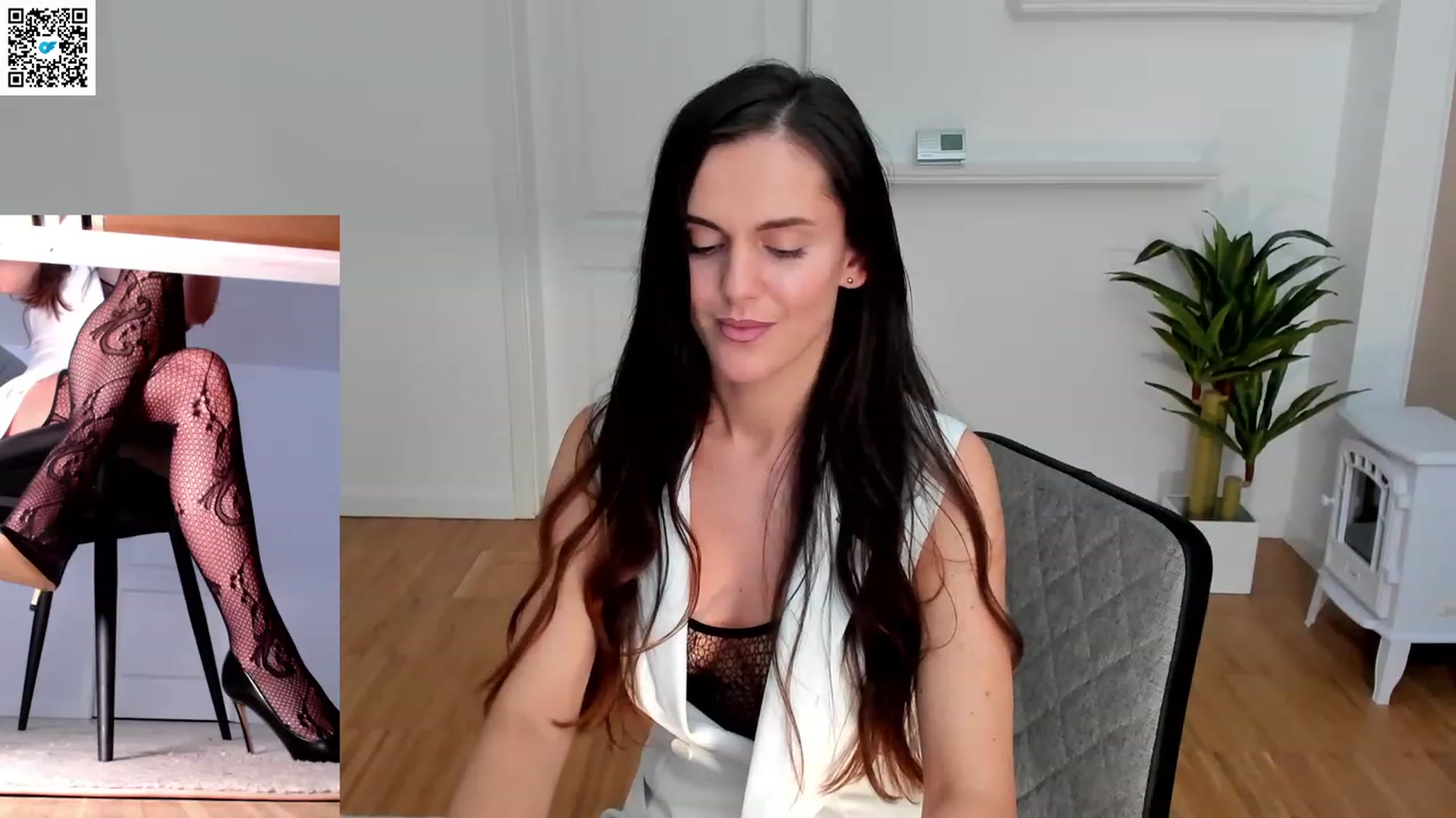 Gallery image thumbnail from LegswAttitude's myfreecams stream on, 04/30/2023, 18:18 image 17 of 20