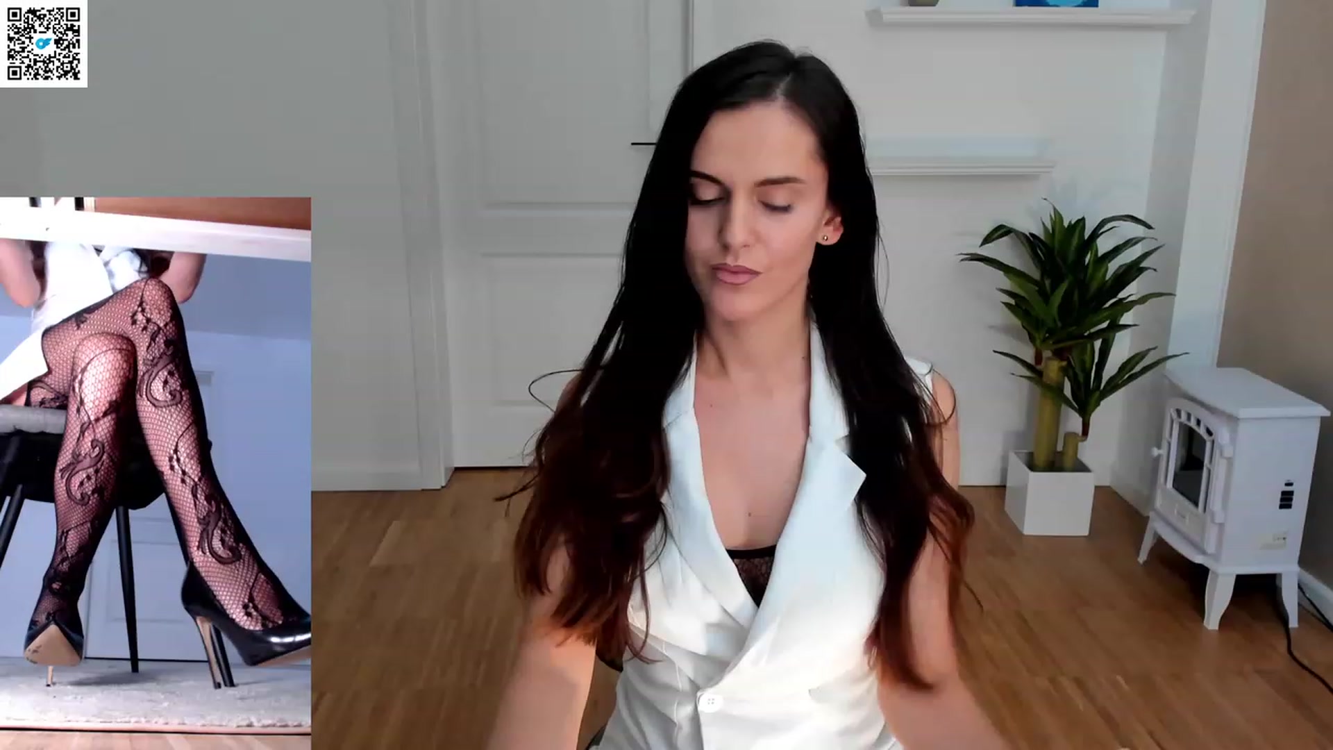 Gallery image thumbnail from LegswAttitude's myfreecams stream on, 04/30/2023, 18:18 image 4 of 20