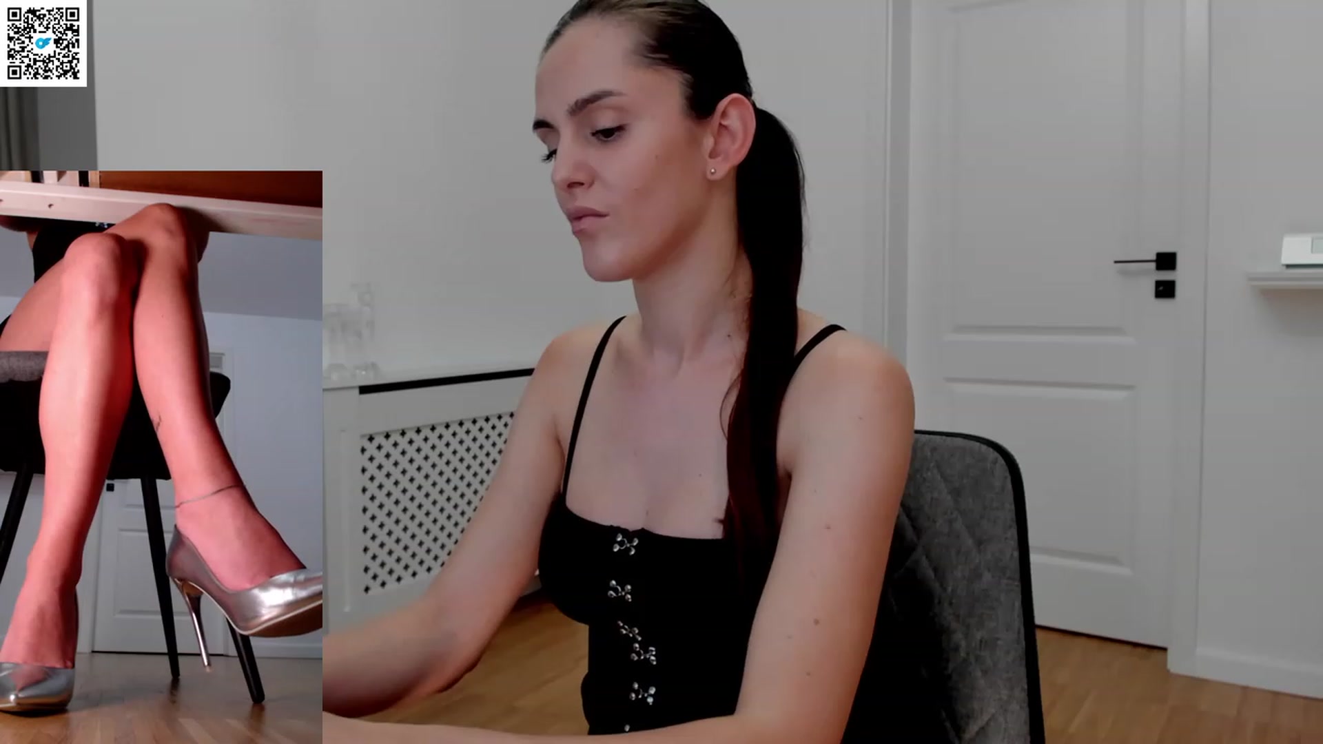 Gallery image thumbnail from LegswAttitude's myfreecams stream on, 05/21/2023, 17:52 image 11 of 20