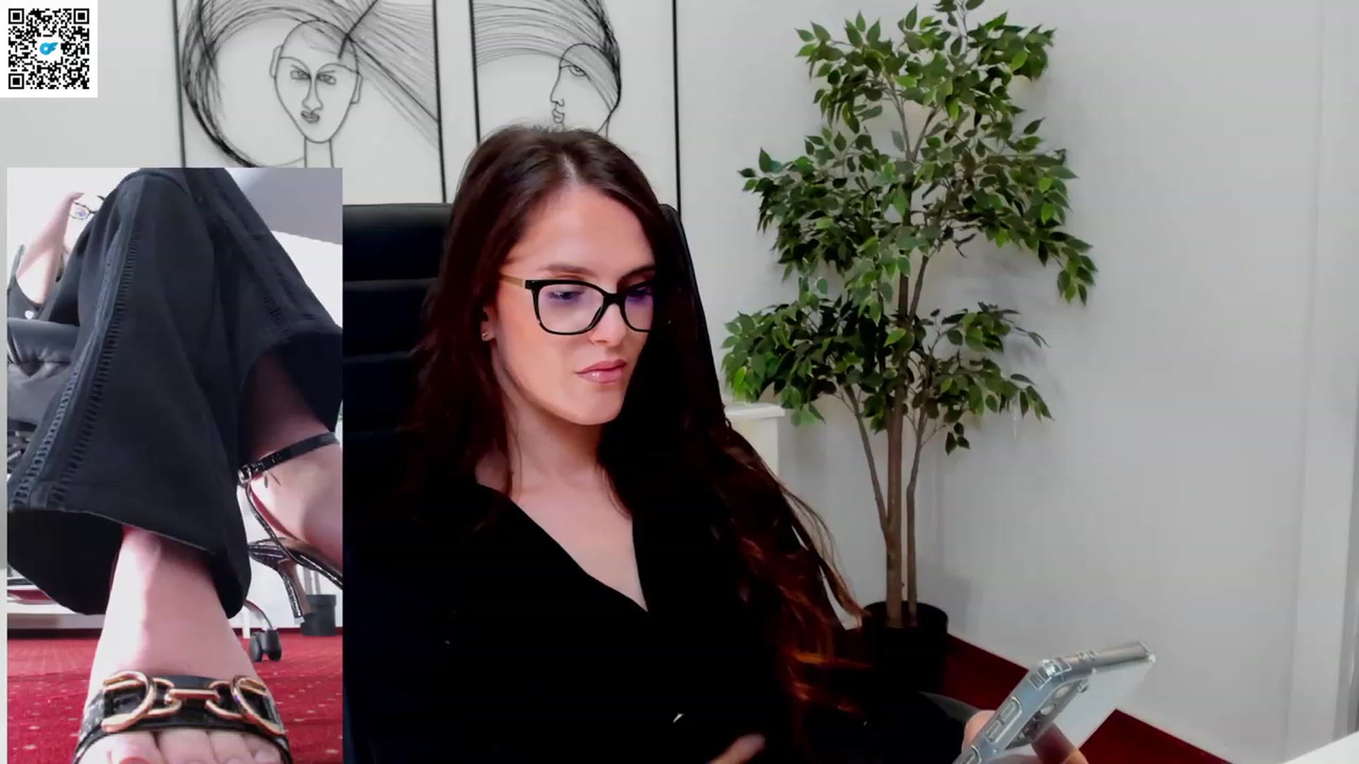 Gallery image thumbnail from LegswAttitude's myfreecams stream on, 05/22/2023, 10:40 image 12 of 20