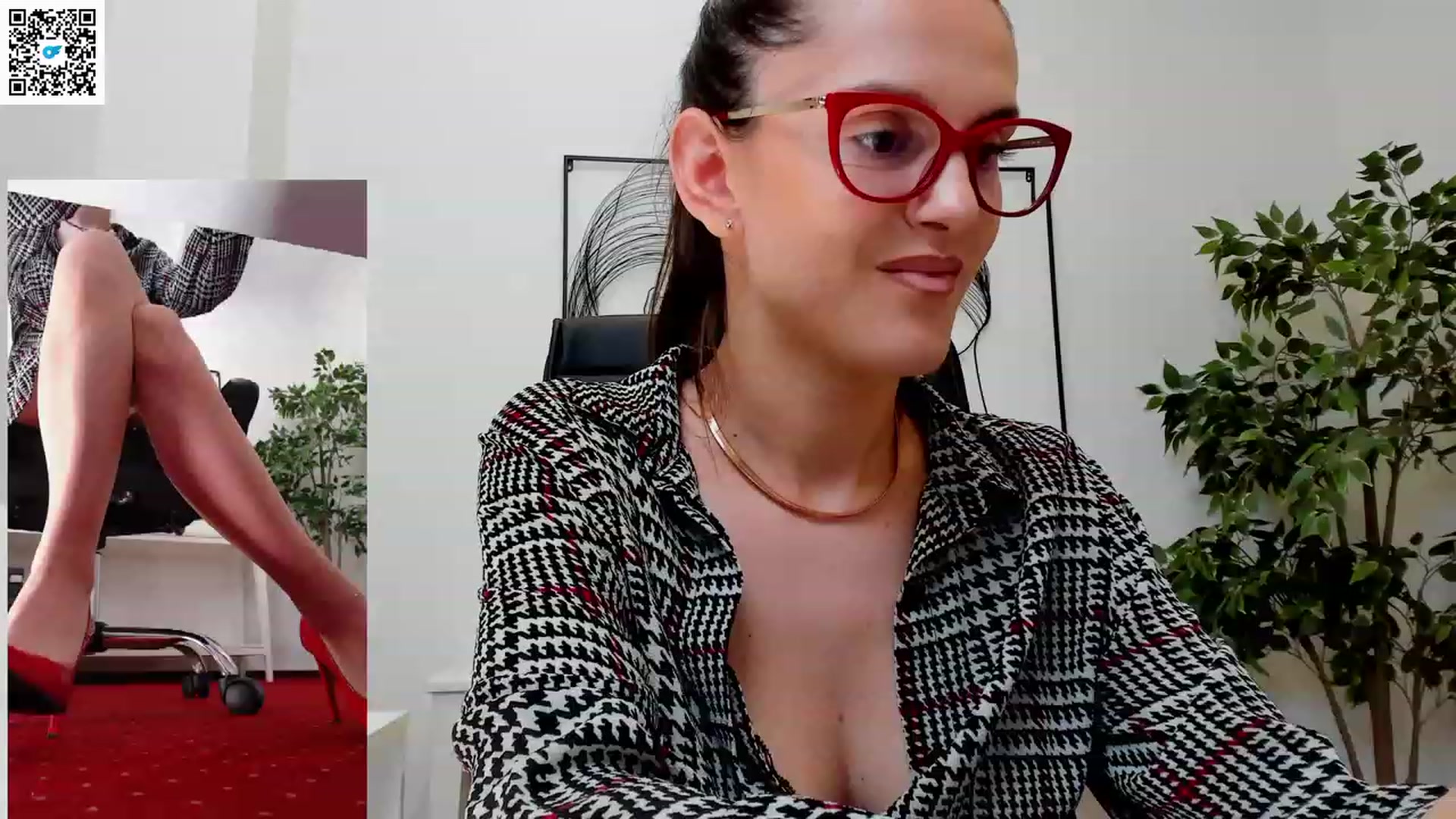 Gallery image thumbnail from LegswAttitude's myfreecams stream on, 05/29/2023, 09:55 image 4 of 20