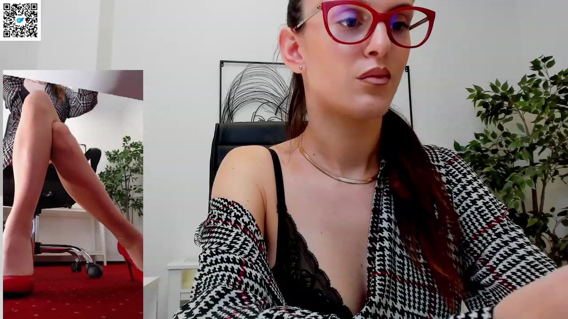 Gallery image thumbnail from LegswAttitude's myfreecams stream on, 05/29/2023, 09:55 image 3 of 20