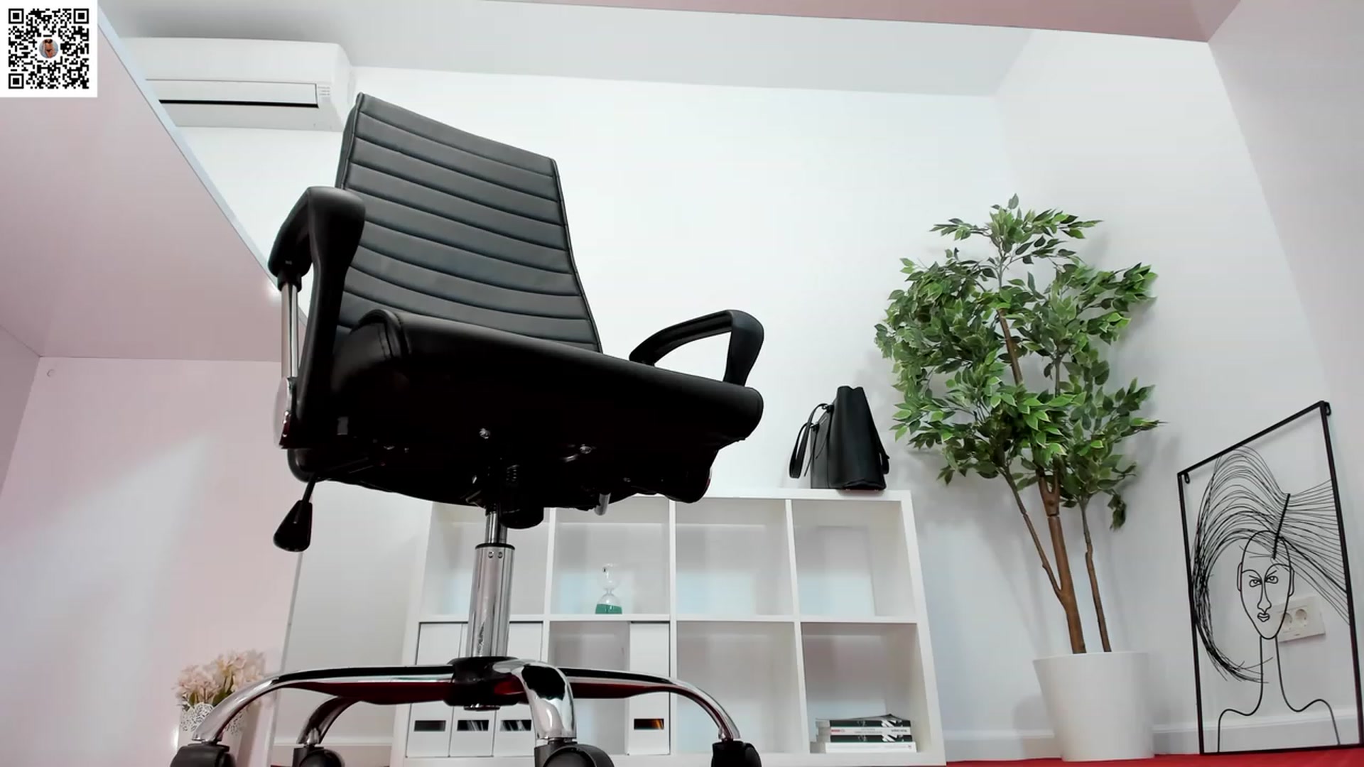 Gallery image thumbnail from LegswAttitude's myfreecams stream on, 07/31/2023, 11:45 image 10 of 20