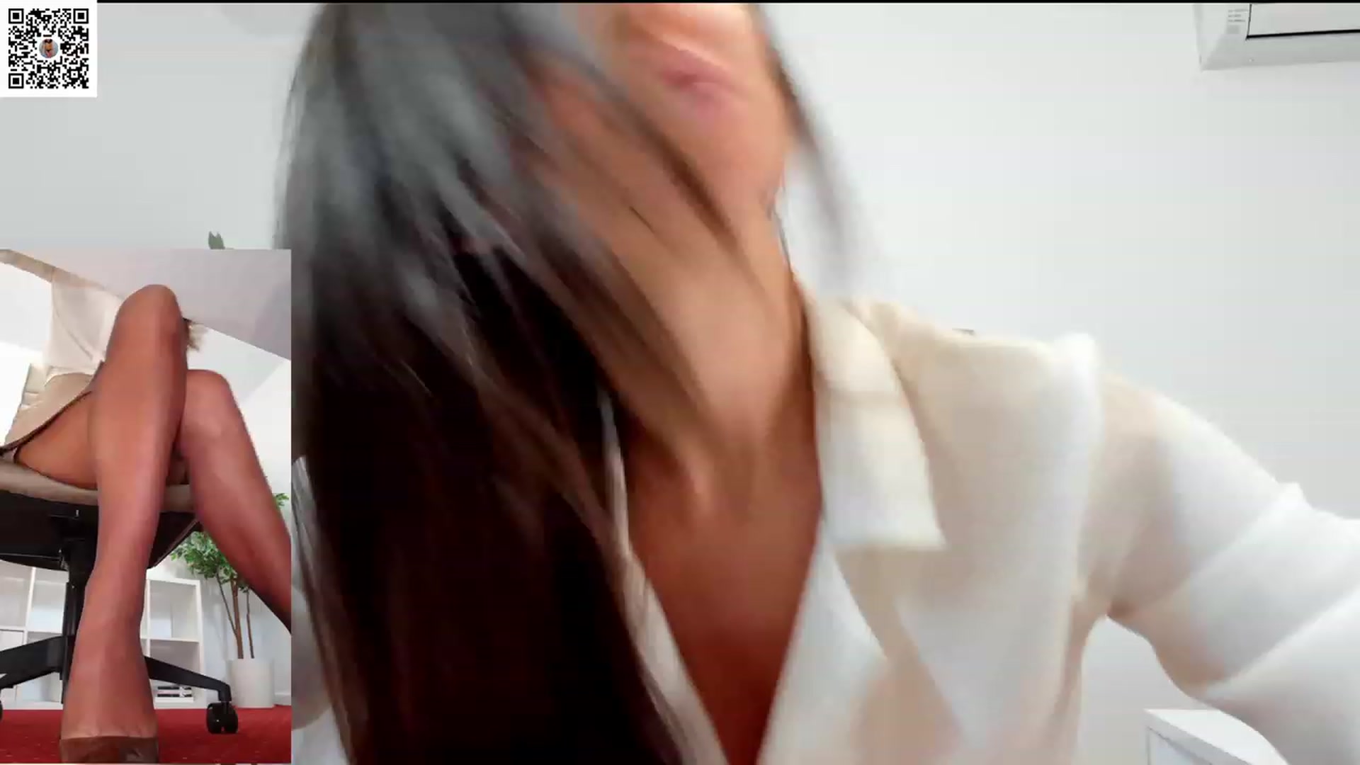 Gallery image thumbnail from LegswAttitude's myfreecams stream on, 10/03/2023, 07:56 image 4 of 20