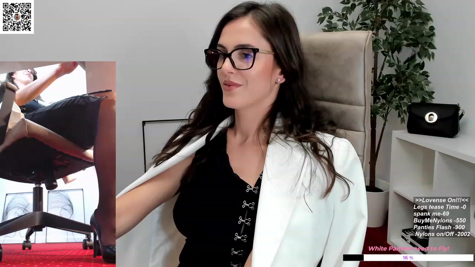 Gallery image thumbnail from LegswAttitude's myfreecams stream on, 11/22/2023, 12:20 image 12 of 20