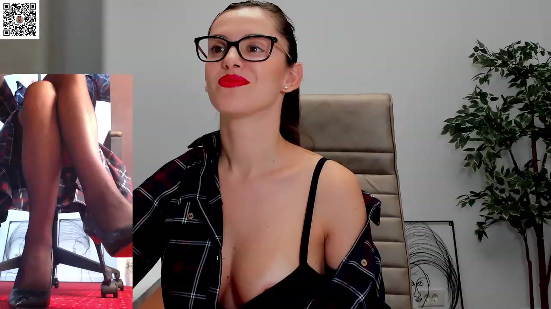 Gallery image thumbnail from LegswAttitude's myfreecams stream on, 12/07/2023, 09:21 image 1 of 20