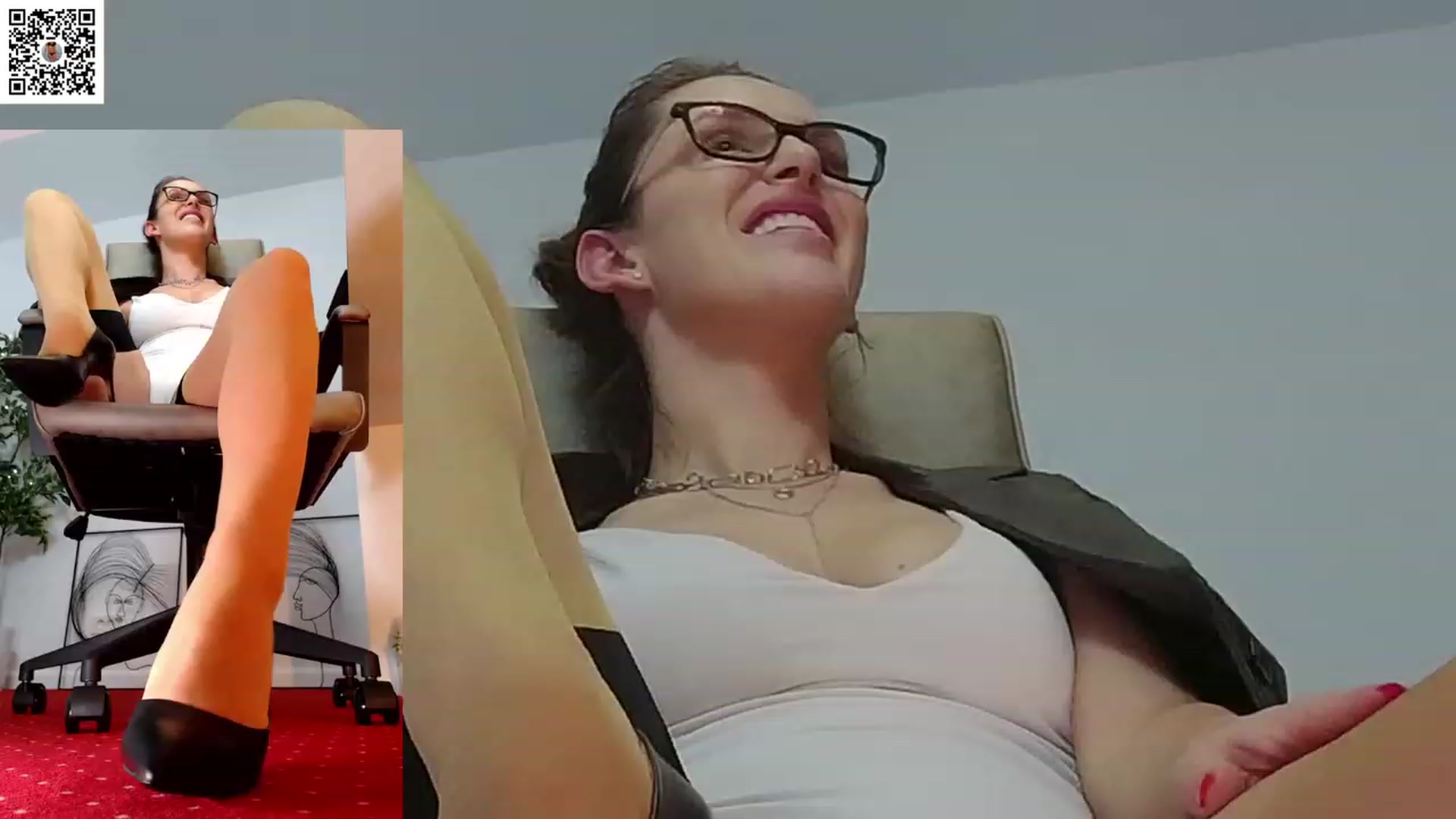 Gallery image thumbnail from LegswAttitude's myfreecams stream on, 12/13/2023, 16:17 image 11 of 20