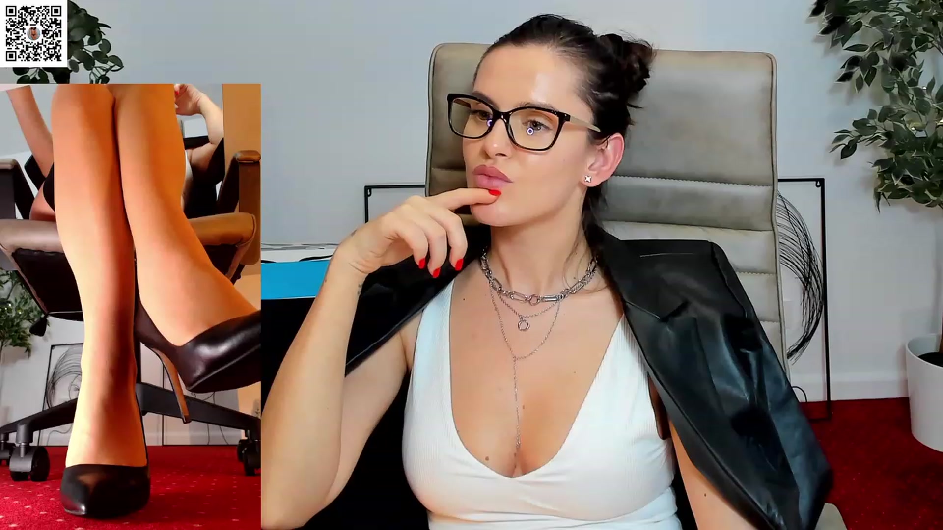 Gallery image thumbnail from LegswAttitude's myfreecams stream on, 12/13/2023, 16:17 image 10 of 20