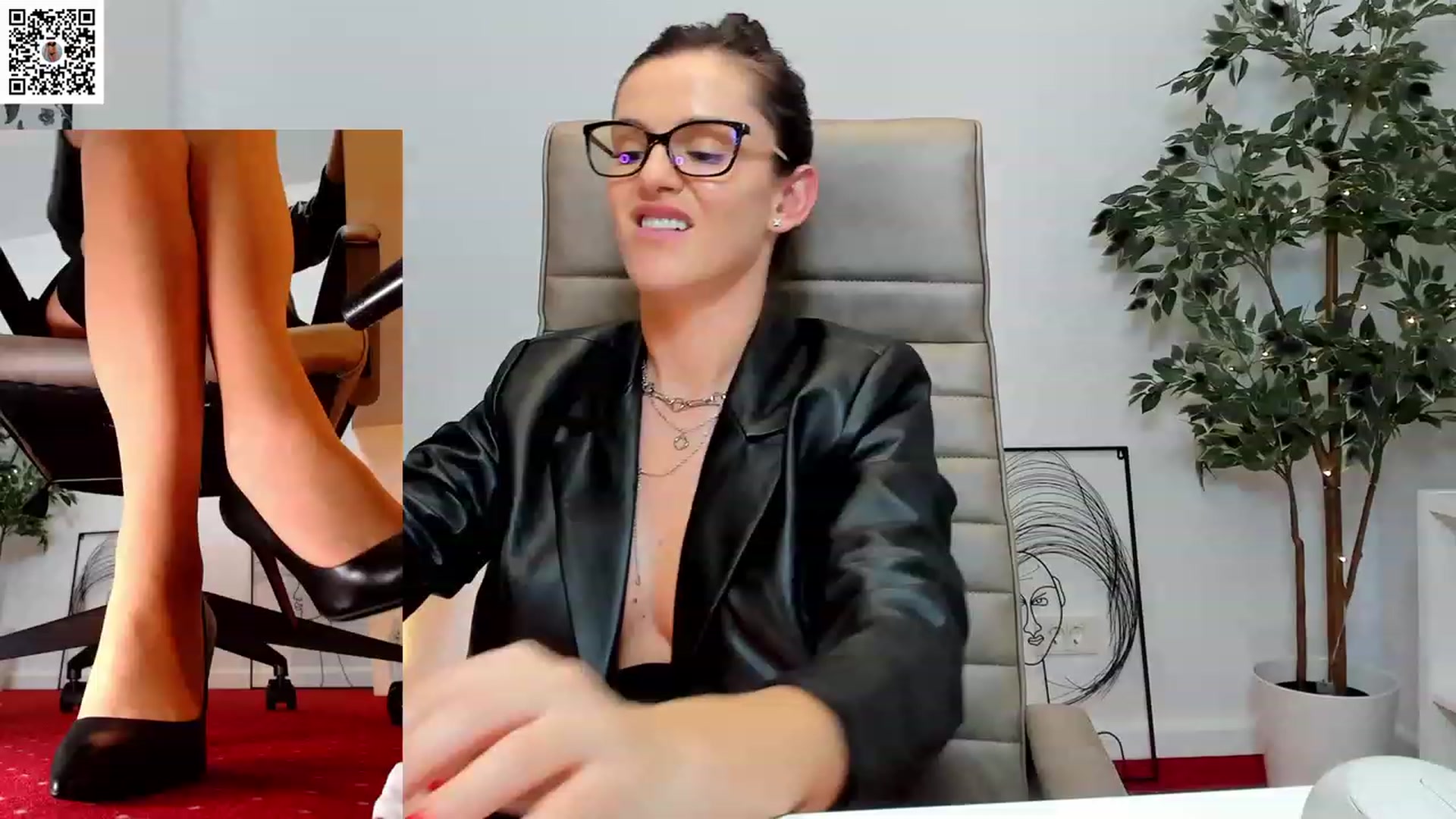 Gallery image thumbnail from LegswAttitude's myfreecams stream on, 12/13/2023, 16:47 image 12 of 20