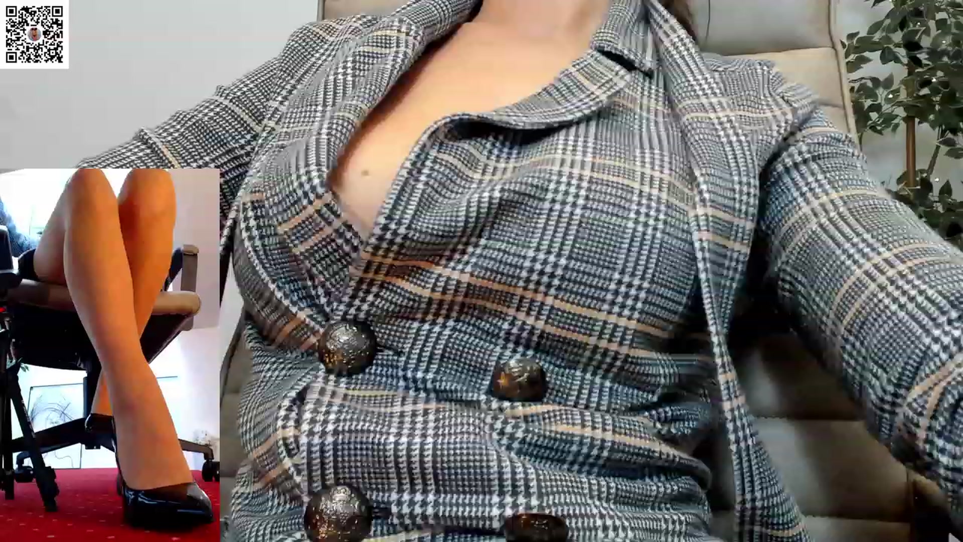 Gallery image thumbnail from LegswAttitude's myfreecams stream on, 12/15/2023, 11:53 image 17 of 20