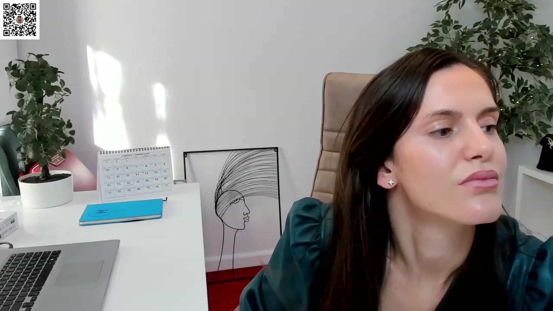 Gallery image thumbnail from LegswAttitude's myfreecams stream on, 12/19/2023, 09:12 image 9 of 20