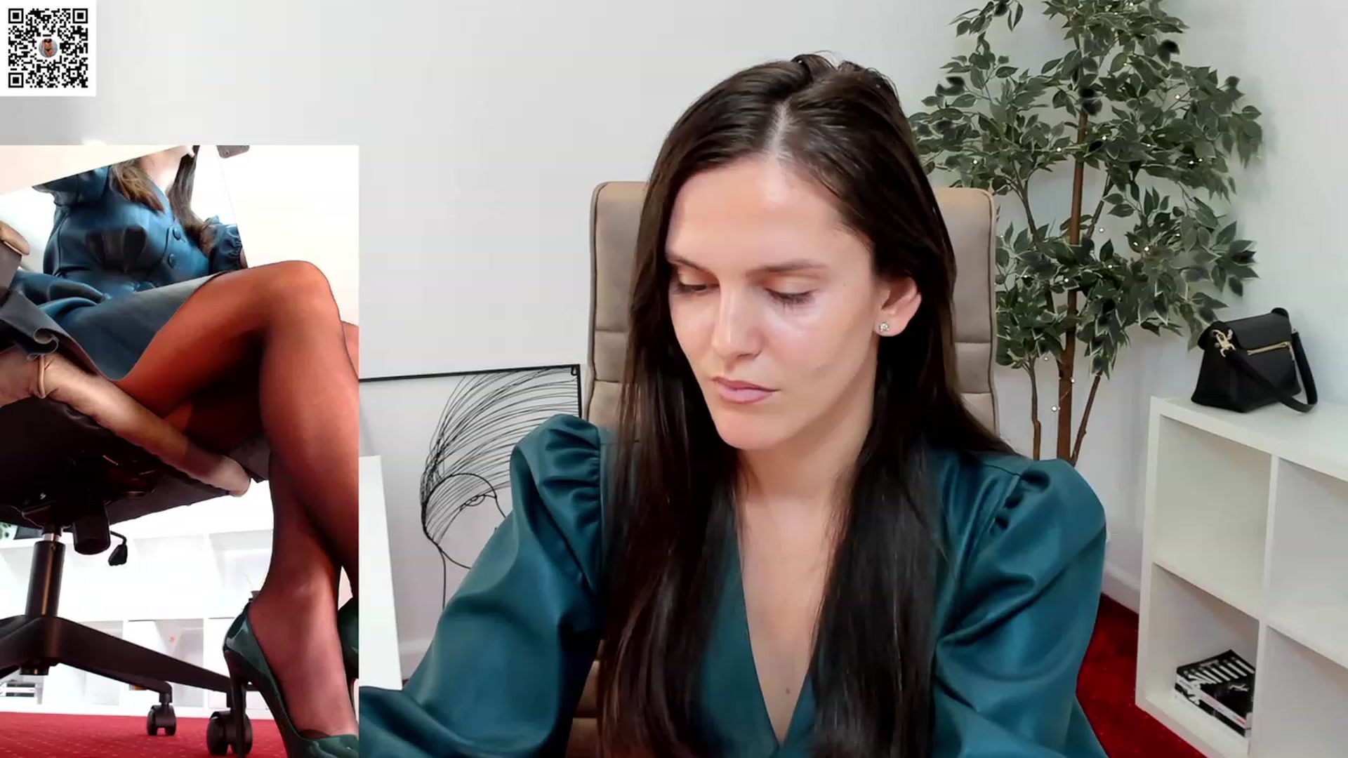 Gallery image thumbnail from LegswAttitude's myfreecams stream on, 12/19/2023, 09:12 image 13 of 20