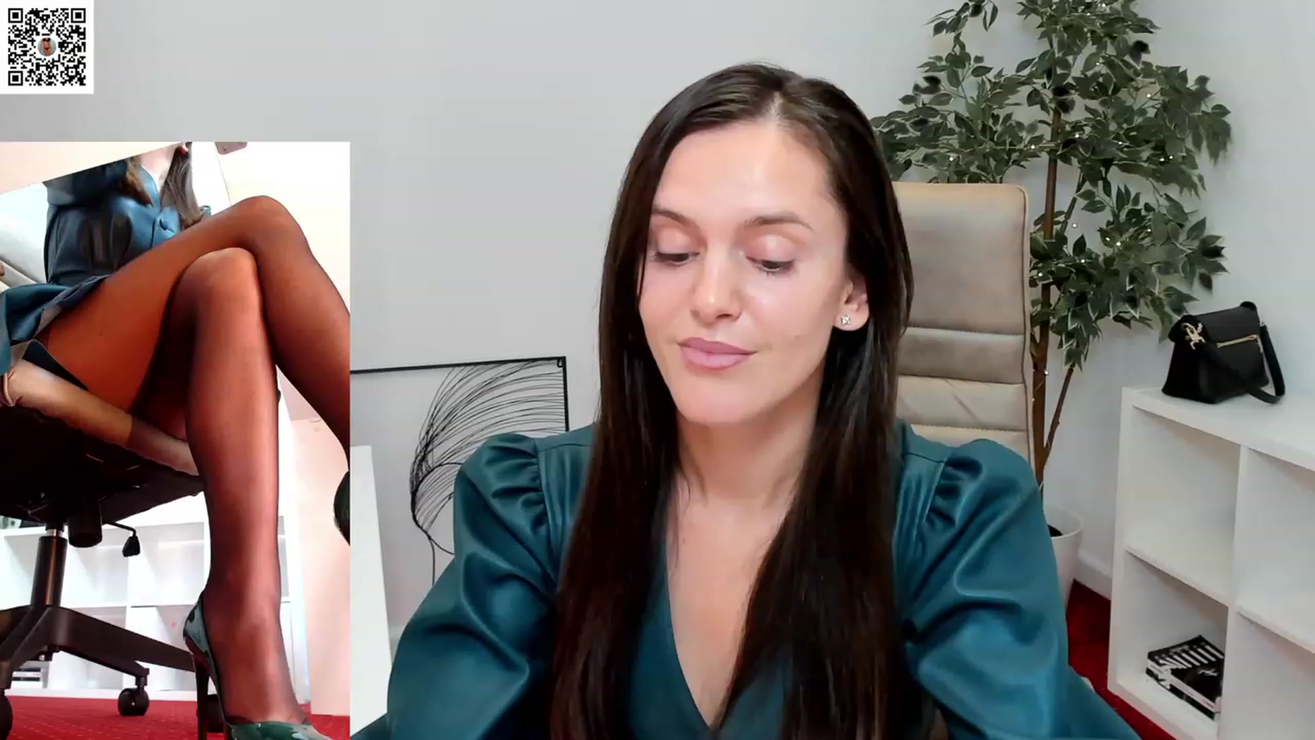 Gallery image thumbnail from LegswAttitude's myfreecams stream on, 12/19/2023, 09:12 image 17 of 20