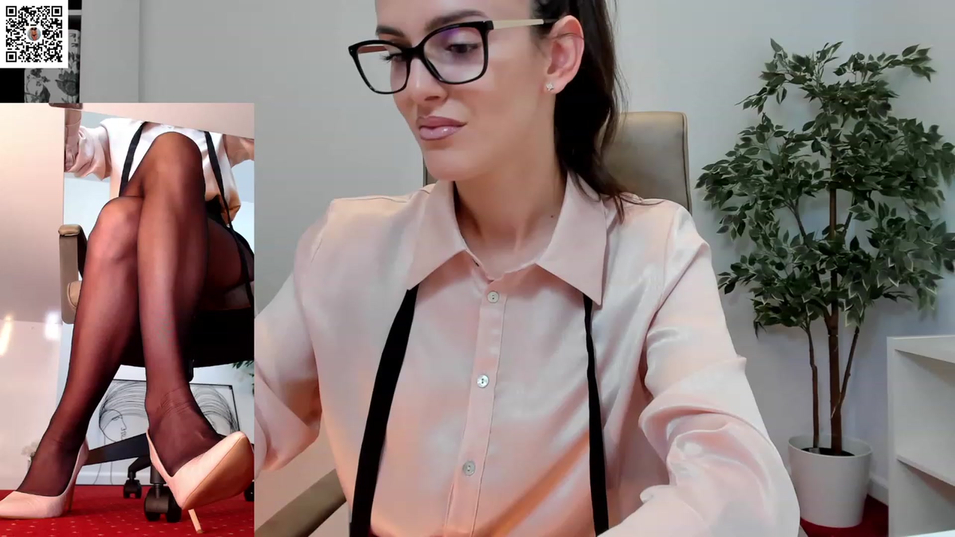 Gallery image thumbnail from LegswAttitude's myfreecams stream on, 01/12/2024, 08:04 image 3 of 20