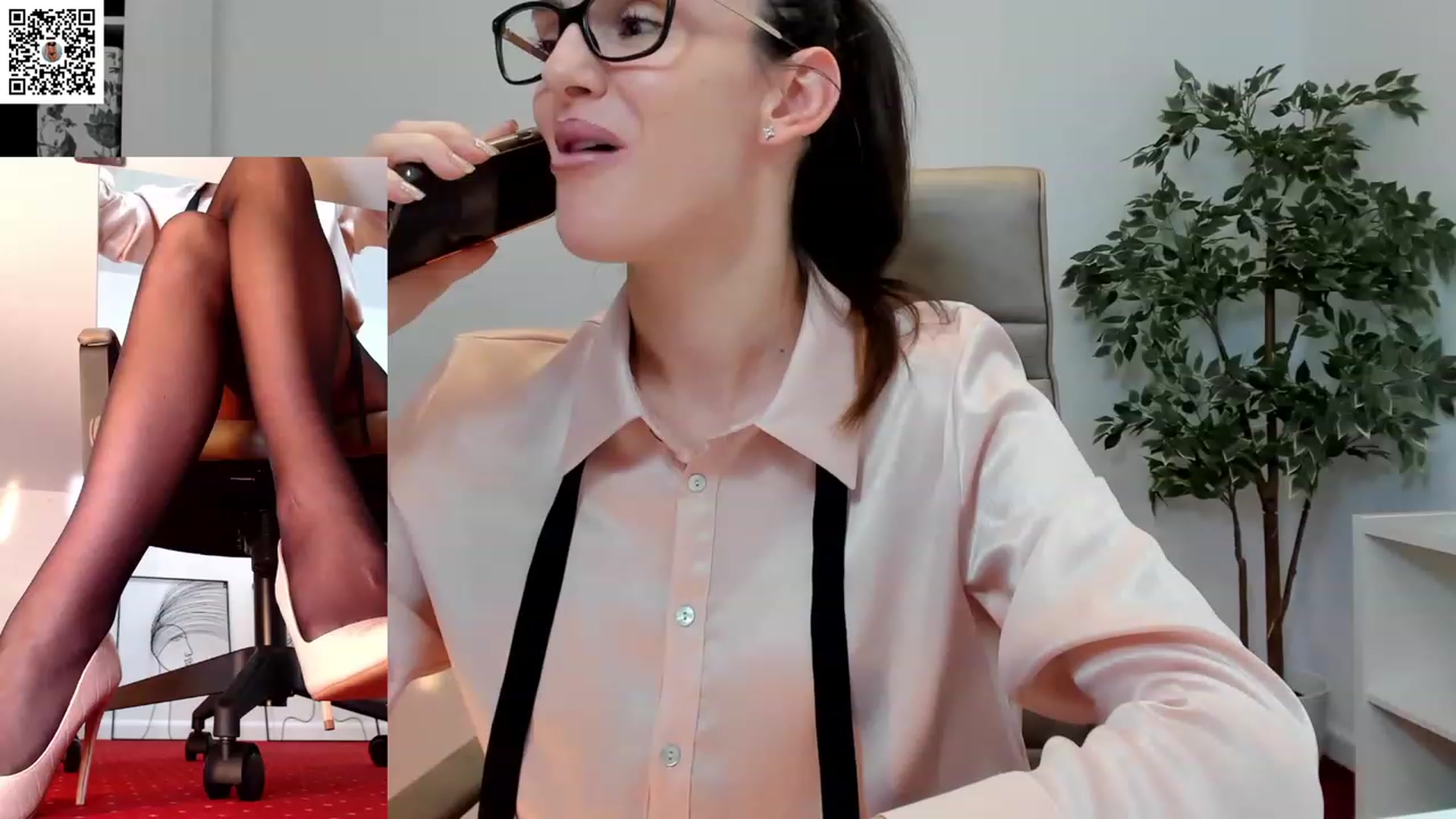 Gallery image thumbnail from LegswAttitude's myfreecams stream on, 01/12/2024, 08:04 image 15 of 20