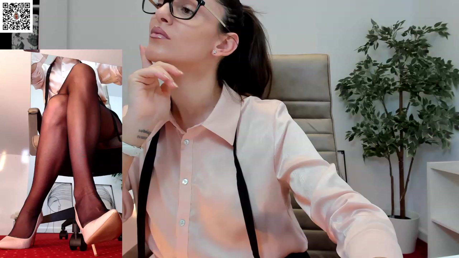Gallery image thumbnail from LegswAttitude's myfreecams stream on, 01/12/2024, 08:04 image 2 of 20