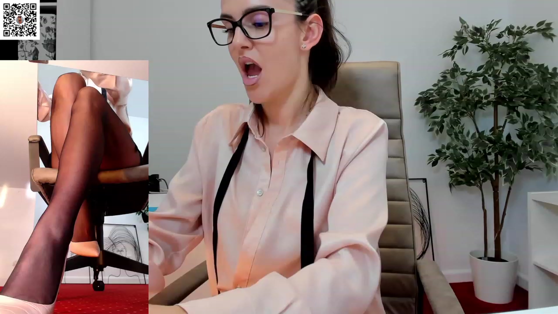 Gallery image thumbnail from LegswAttitude's myfreecams stream on, 01/12/2024, 09:59 image 6 of 20
