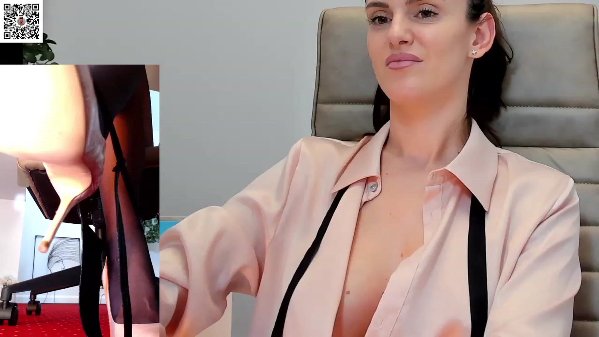 Gallery image thumbnail from LegswAttitude's myfreecams stream on, 01/12/2024, 13:57 image 3 of 20