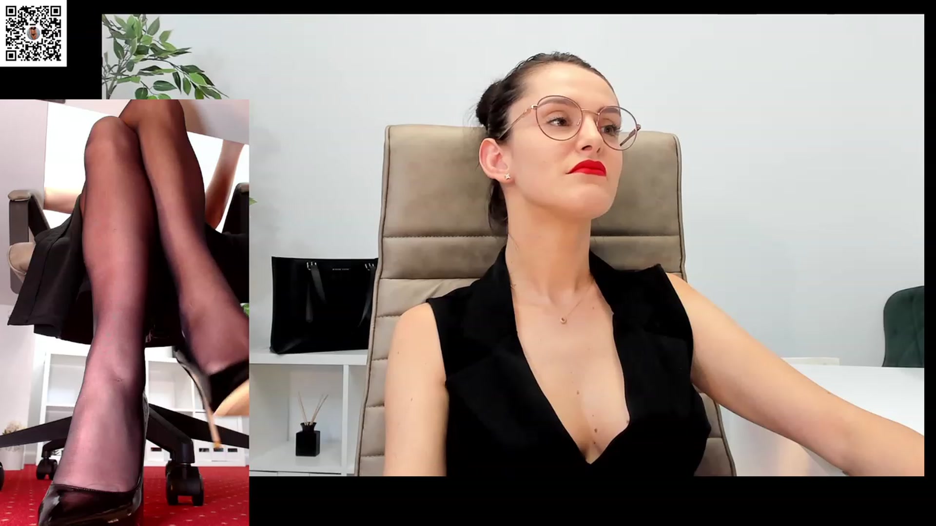 Gallery image thumbnail from LegswAttitude's myfreecams stream on, 01/26/2024, 14:10 image 16 of 20