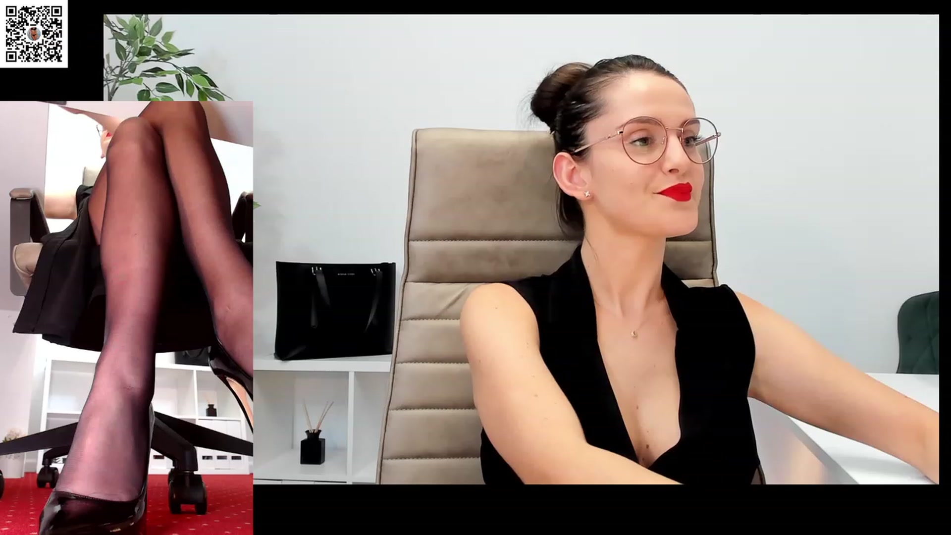 Gallery image thumbnail from LegswAttitude's myfreecams stream on, 01/26/2024, 14:10 image 17 of 20