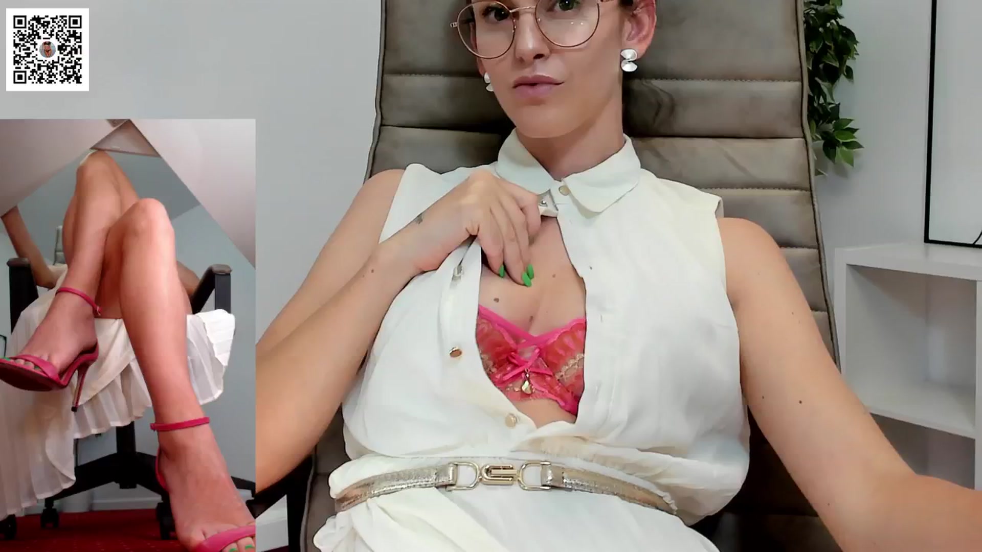 Gallery image thumbnail from LegswAttitude's myfreecams stream on, 06/19/2024, 13:37 image 14 of 20