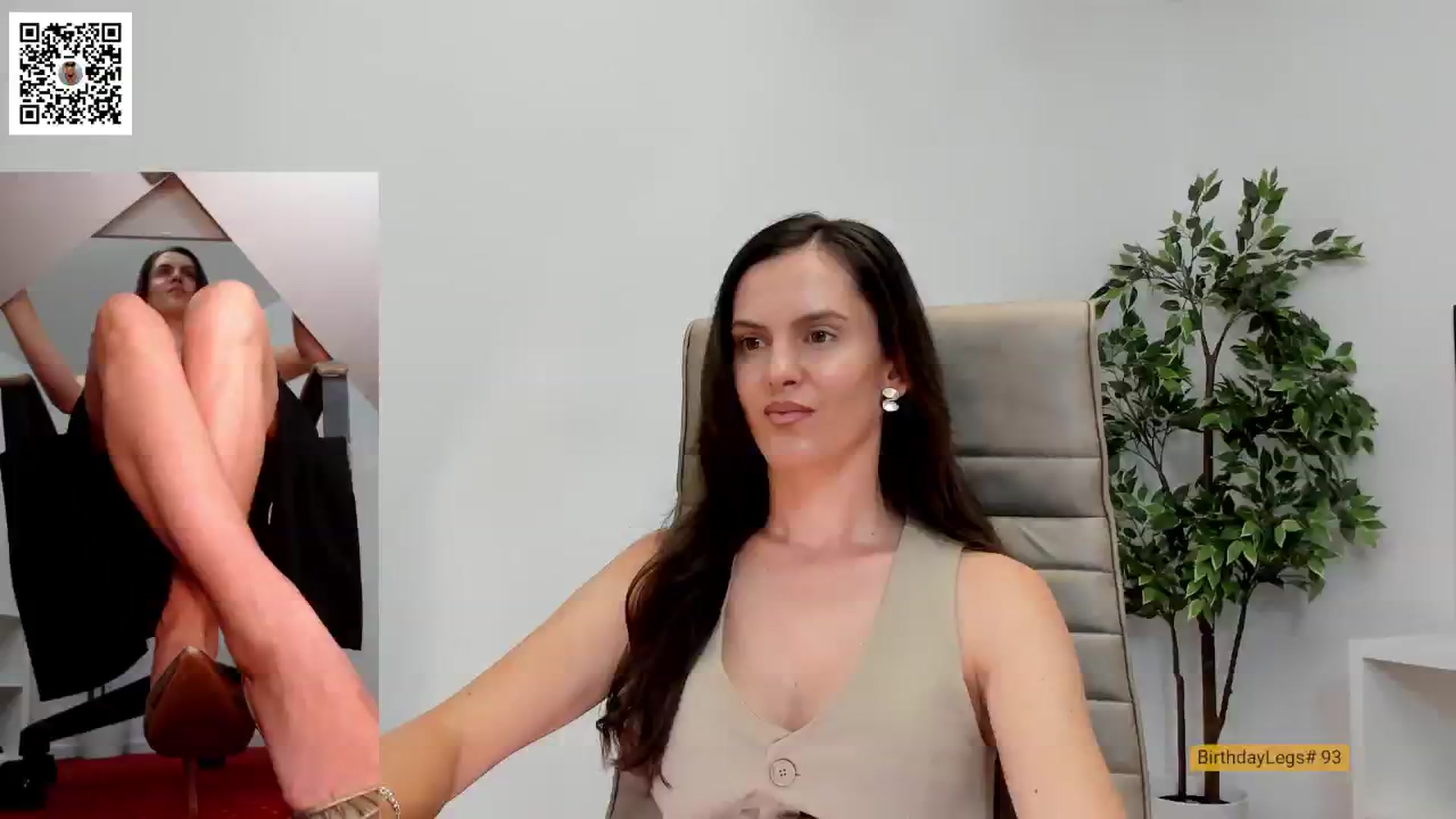 Gallery image thumbnail from LegswAttitude's myfreecams stream on, 06/26/2024, 11:41 image 2 of 20