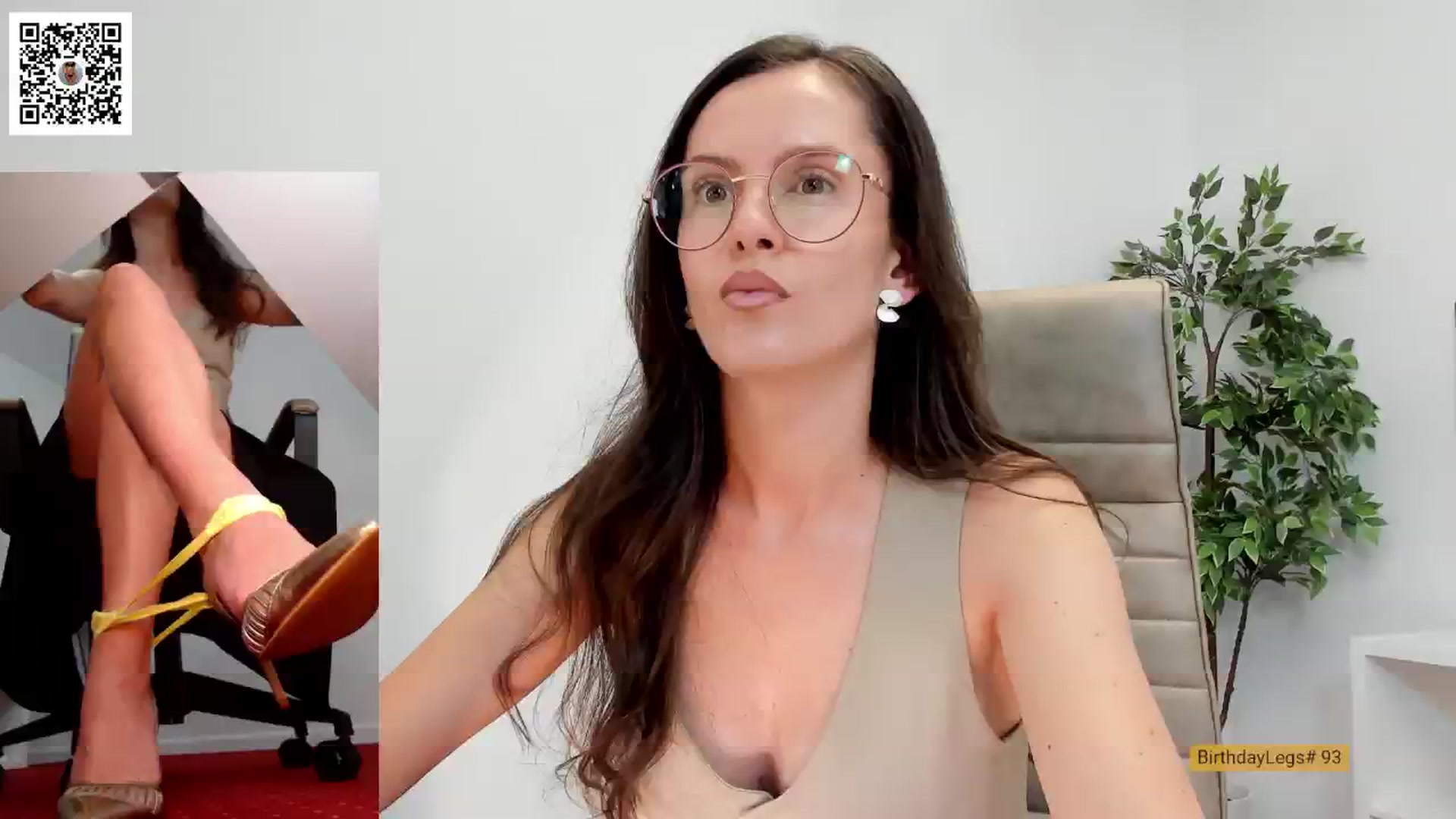 Gallery image thumbnail from LegswAttitude's myfreecams stream on, 06/26/2024, 11:41 image 19 of 20