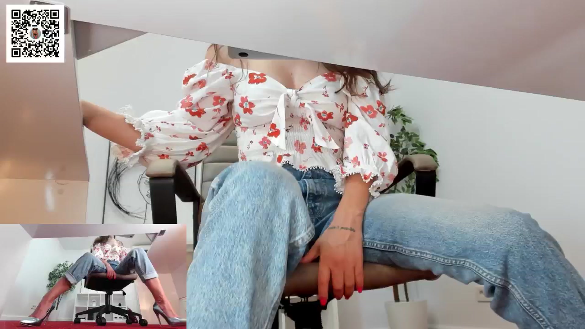 Gallery image thumbnail from LegswAttitude's myfreecams stream on, 07/03/2024, 14:08 image 7 of 20
