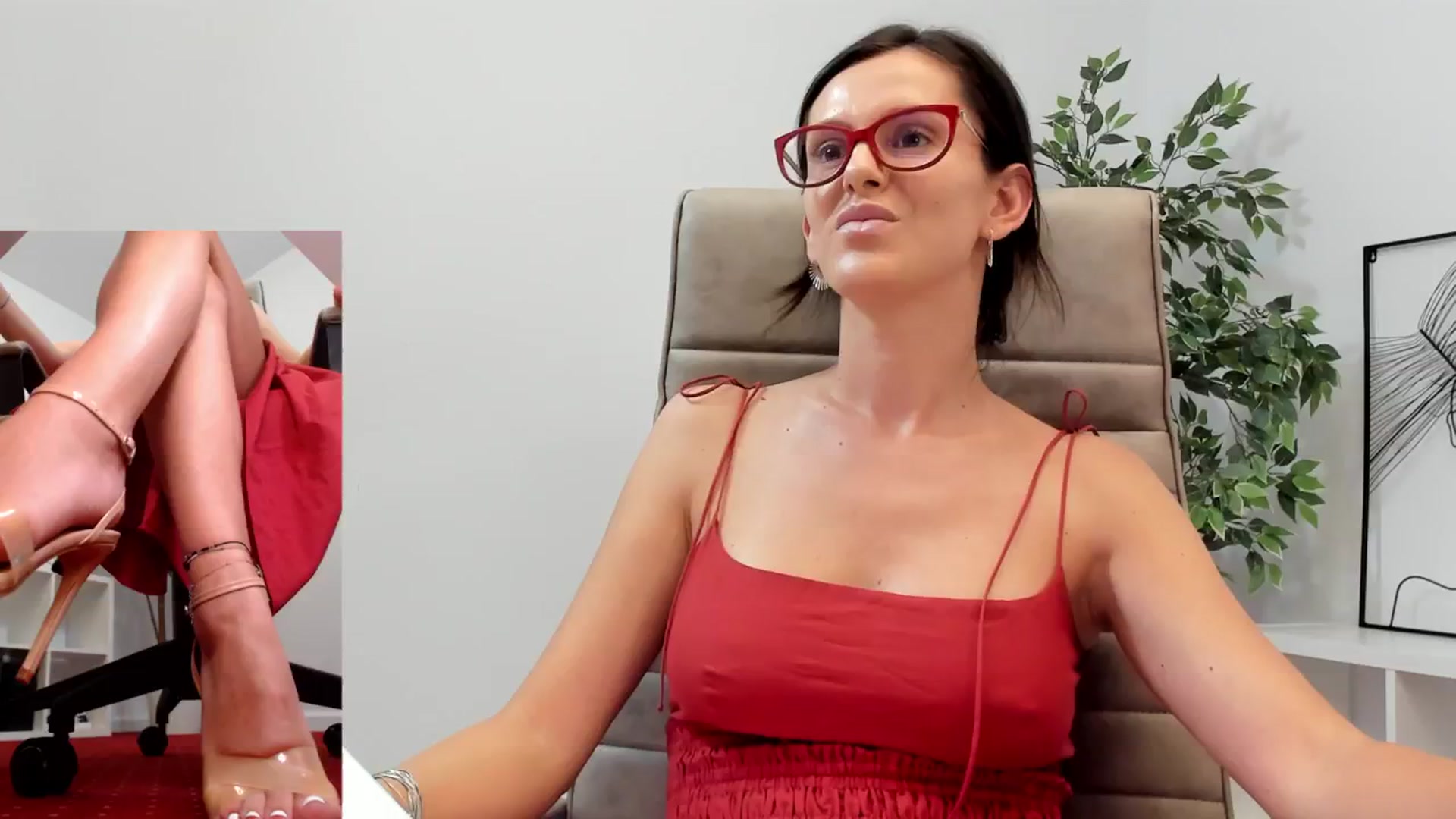 Gallery image thumbnail from LegswAttitude's myfreecams stream on, 08/23/2024, 13:36 image 2 of 20